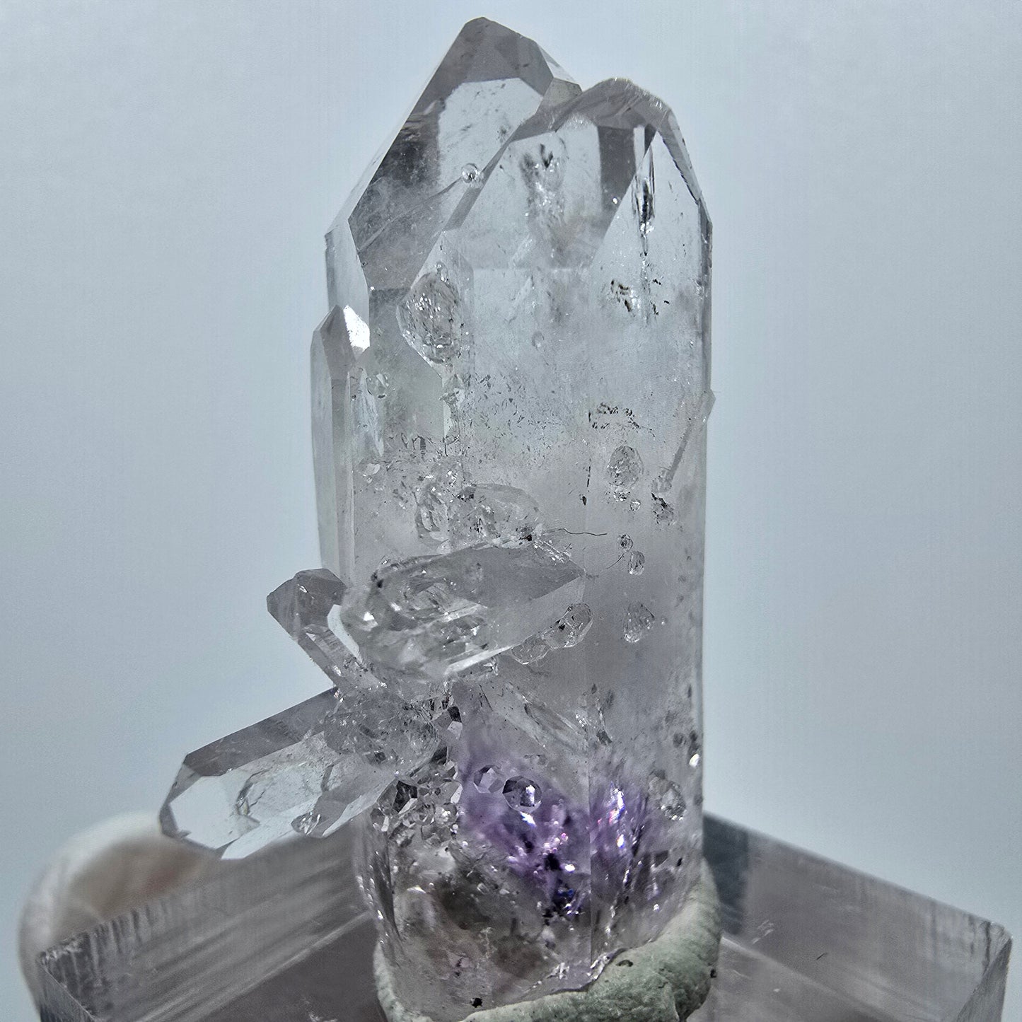 Améthyste fantôme avec analcim, mine d'hématite Streep, Goboboseb, Namibie, 38 x 23 x 14 mm