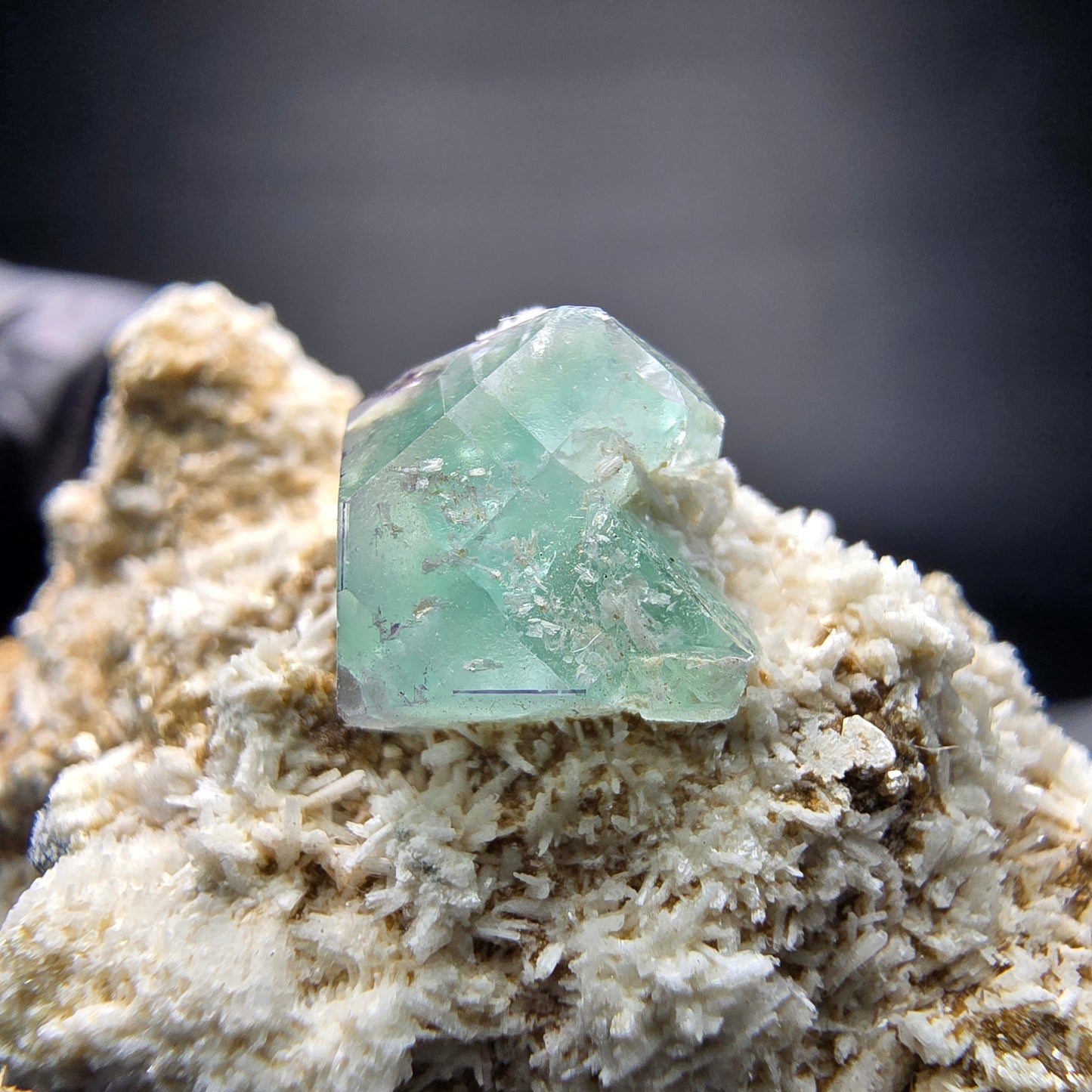 Zonare Fluorit, Muskovit Schörl Turmalin Stufe Erongo Namibia 70*38*40mm