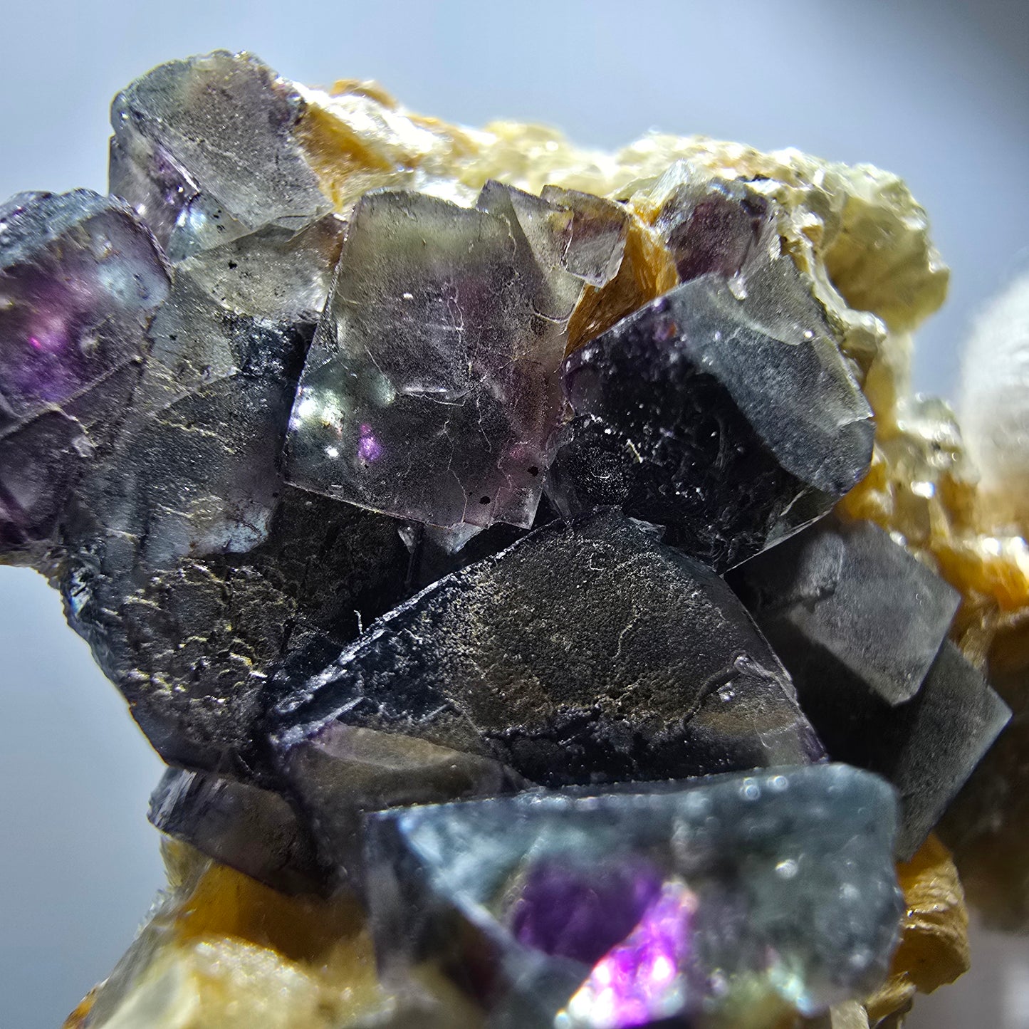 Bunte Phantom Fluorit Würfel, Muskovit Stufe Erongo, Namibia 42*38*23mm