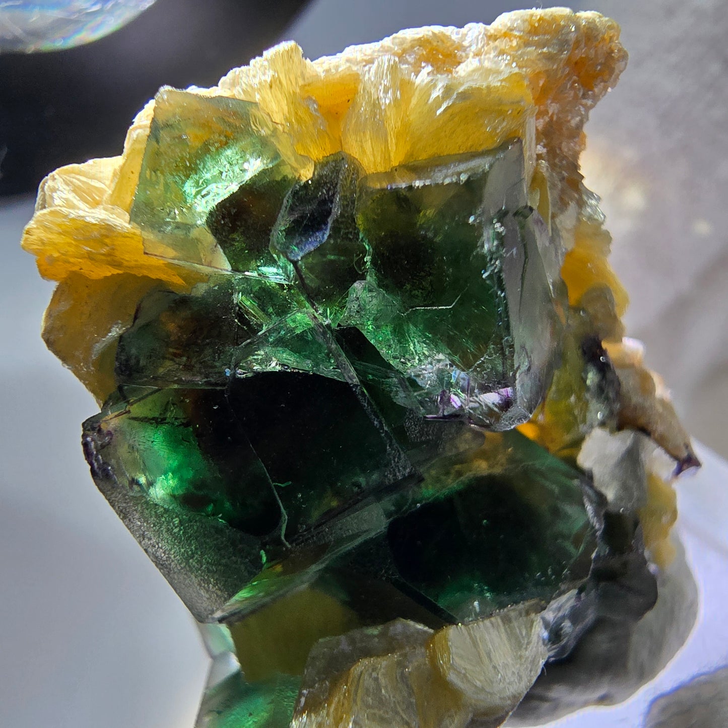 Cube de fluorite fantôme zonal, muscovite, spécimen d'hyalite, Erongo, Namibie, 27 x 30 x 22 mm