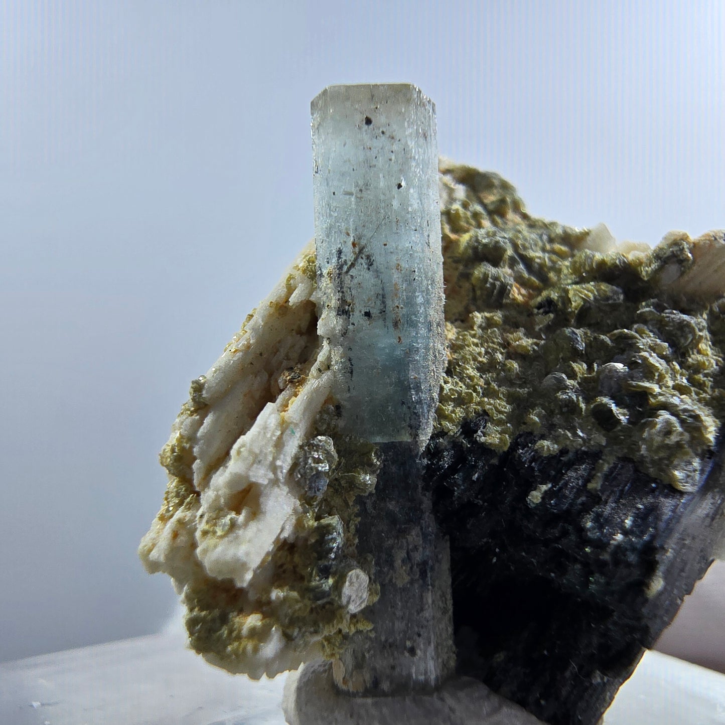 Aigue-marine de Setlene, tourmaline de Schörl, stade orthose Erongo, Namibie 27*25*17 mm