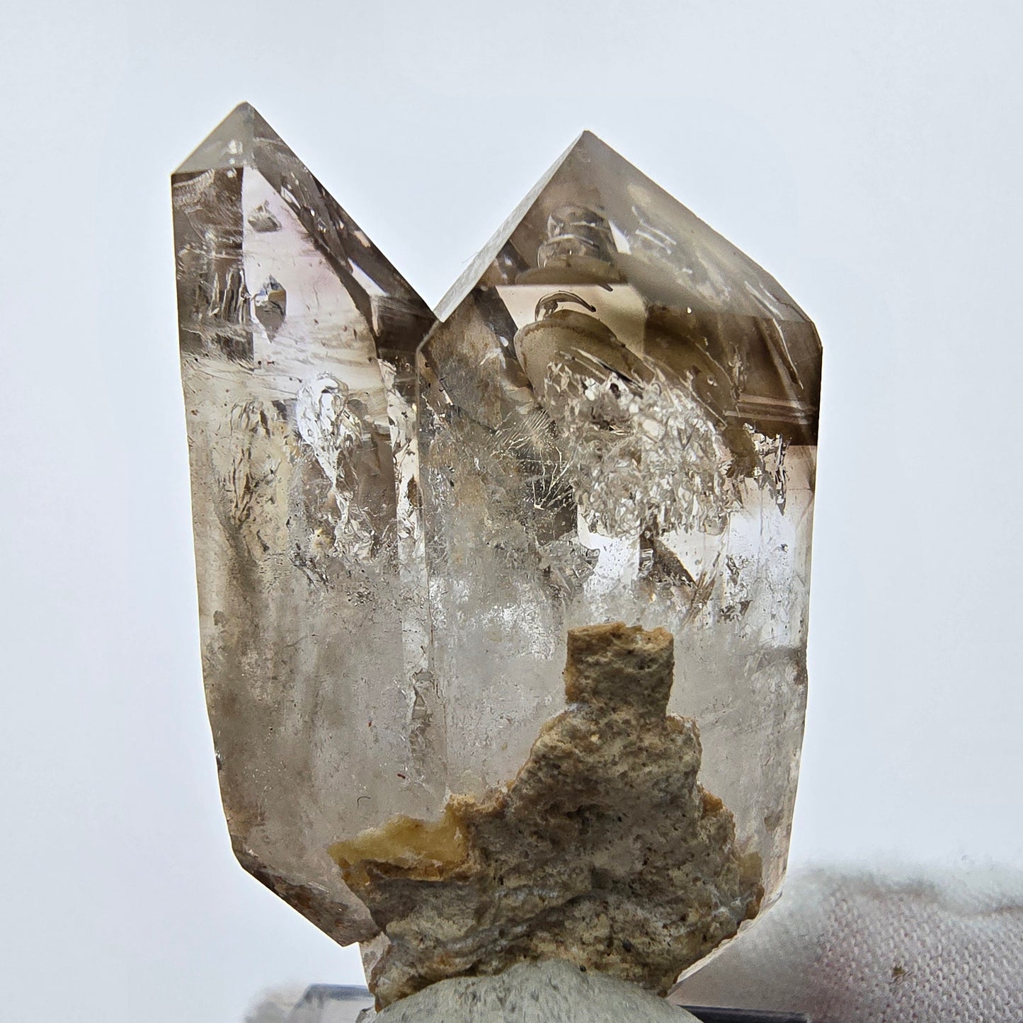 Enhydro Phantom Rauchquarz Doppelender 1x Blase Goboboseb, Namibia 47*29*20mm