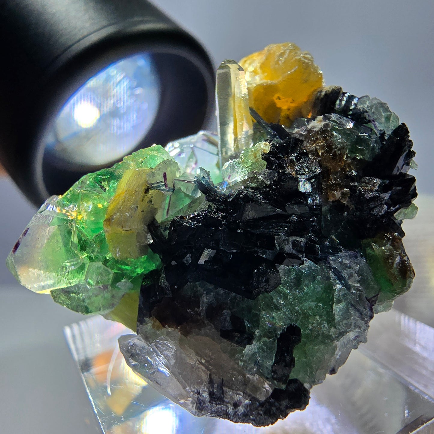 Spécimen de fluorite fantôme, tourmaline Schorl et quartz fumé, Erongo, Namibie, 30 x 22 x 22 mm