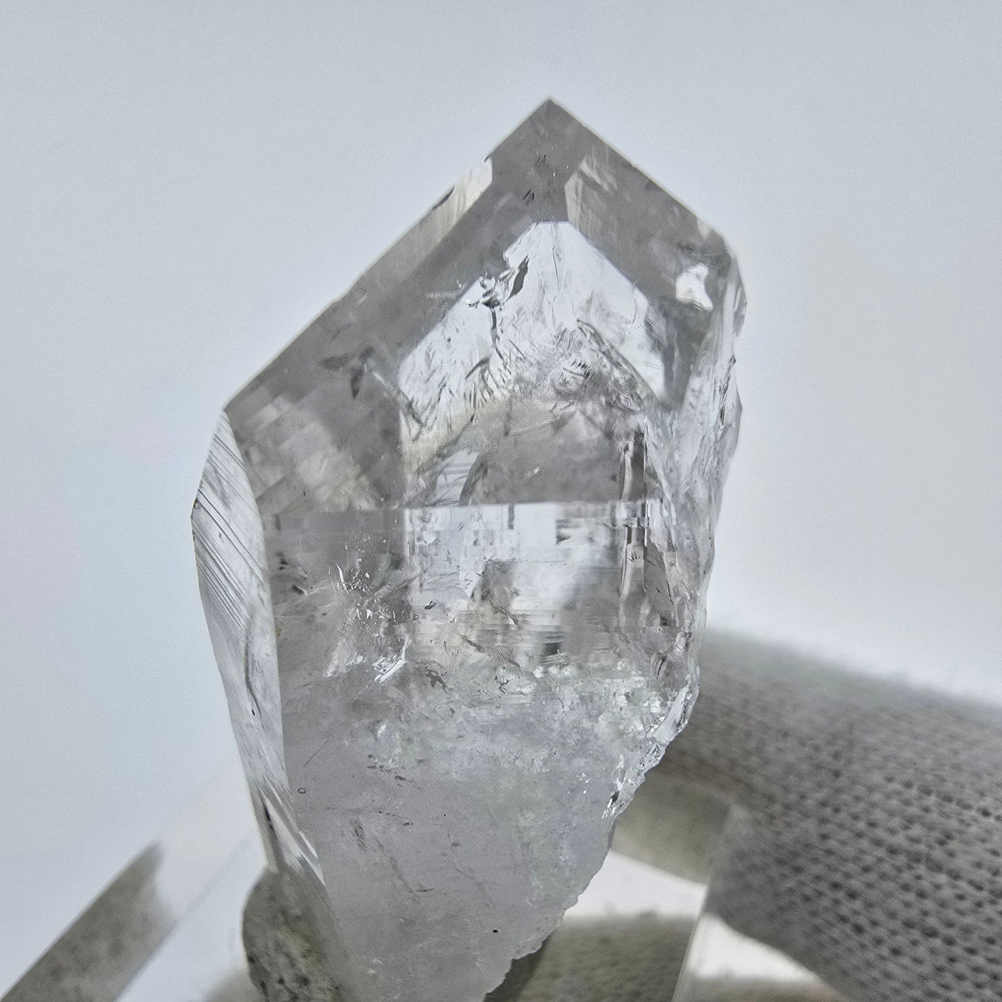 Klarer Phantom Hämatit Quarz Kristall Streep Mine, Goboboseb, Namibia 40*25*19mm