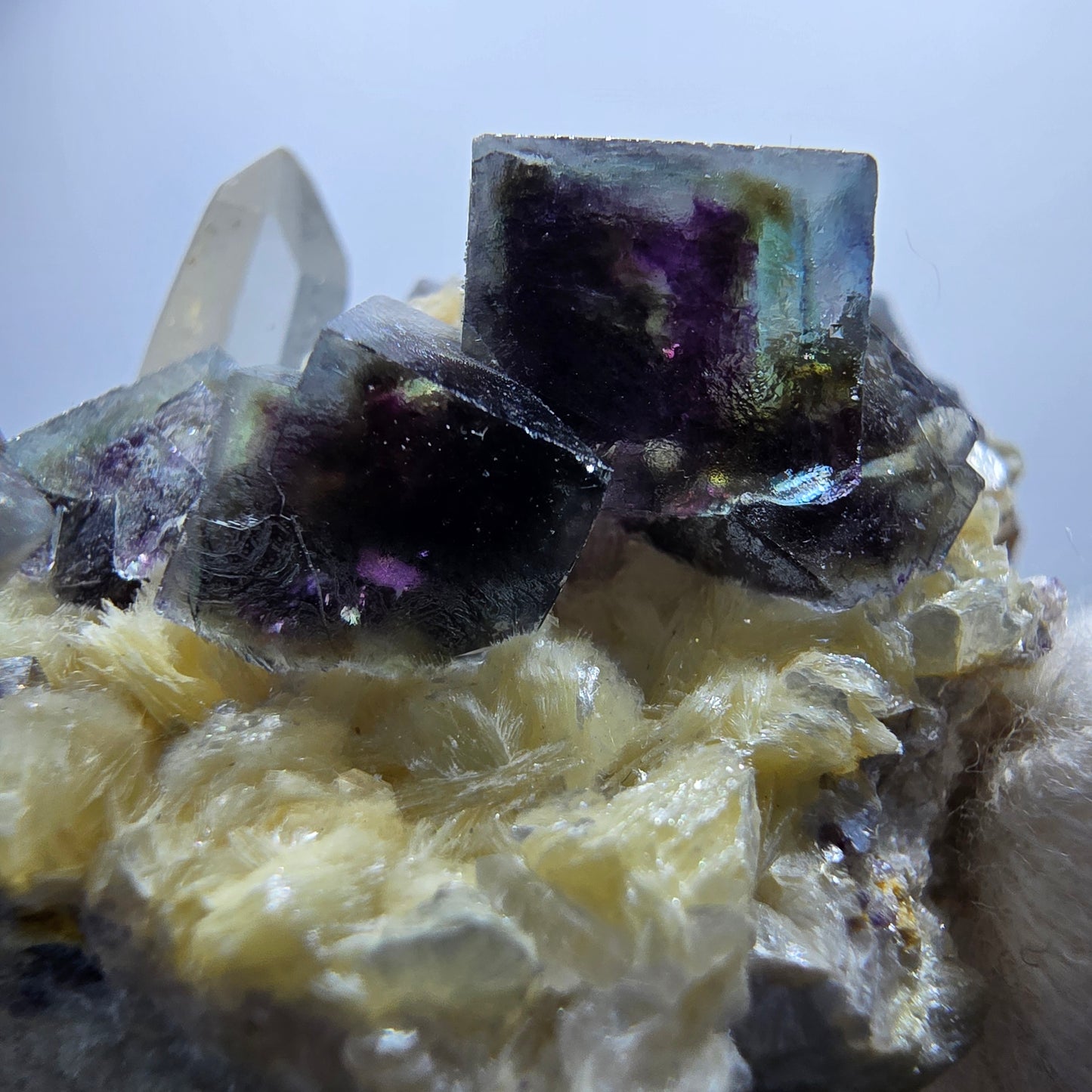 Cube de fluorite fantôme coloré, spécimen de quartz fumé muscovite, Erongo, Namibie, 48 x 32 x 29 mm