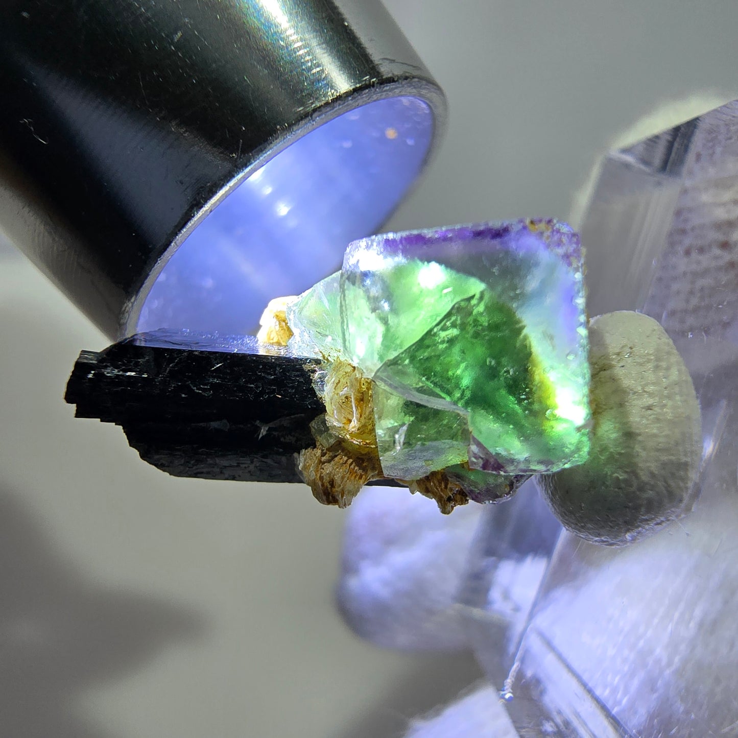 Cube de fluorite fantôme, spécimen de tourmaline schol moscovite, Erongo, Namibie, 19 x 11 x 10 mm
