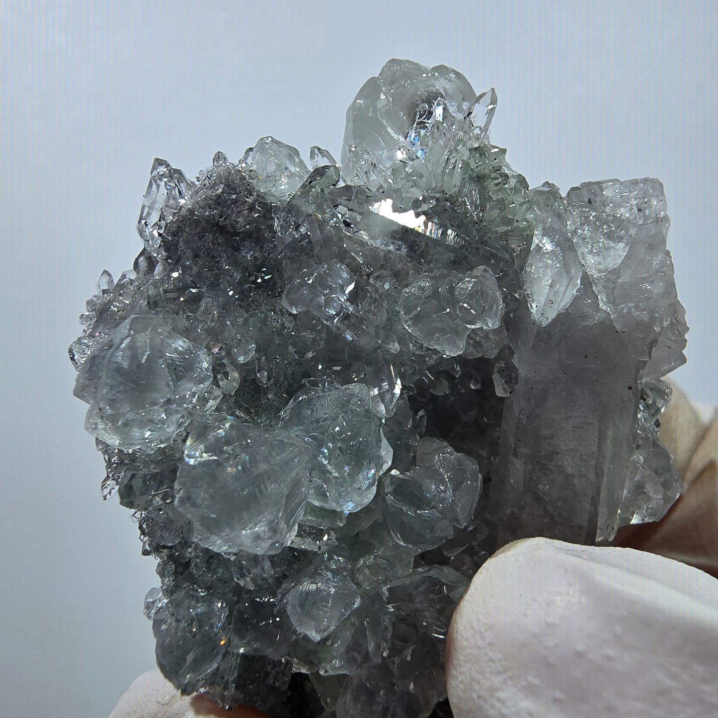 Amas de quartz rare en forme d'étoile de calcite UV, mine Streep, Gobobo, Namibie, 47 x 38 x 21 mm