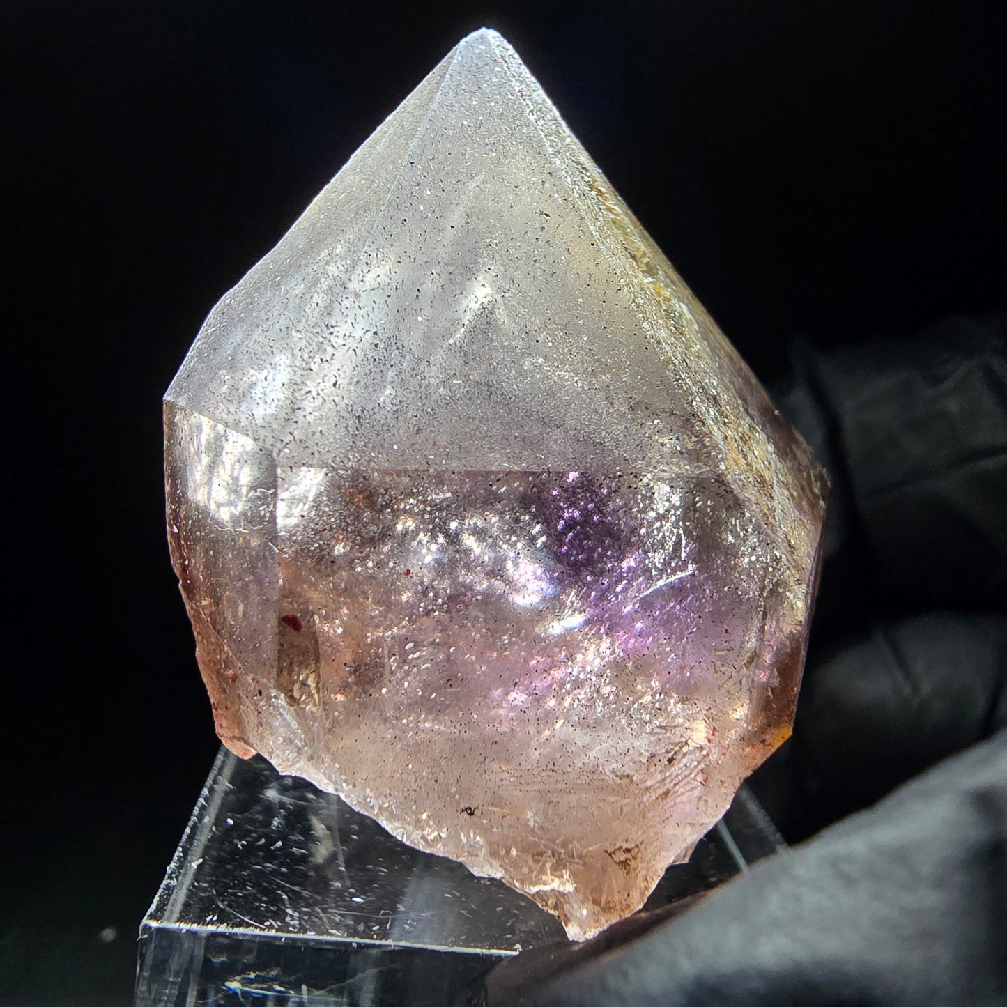 Klare Phantom Amethyst Fensterquarz Spitze 37*34*30mm aus Goboboseb, Namibia