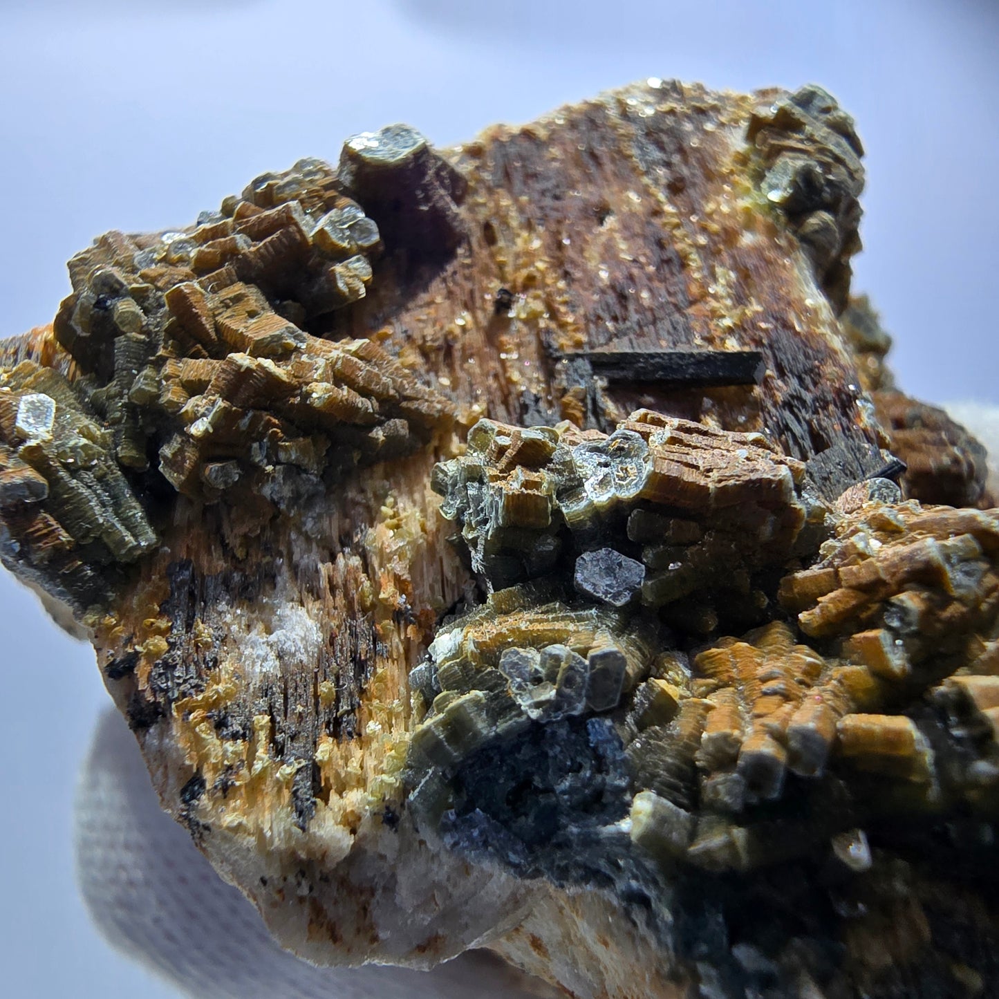 Tourmaline Schörl, muscovite, calcite UV, stade orthose Erongo, Namibie 82*55*45mm