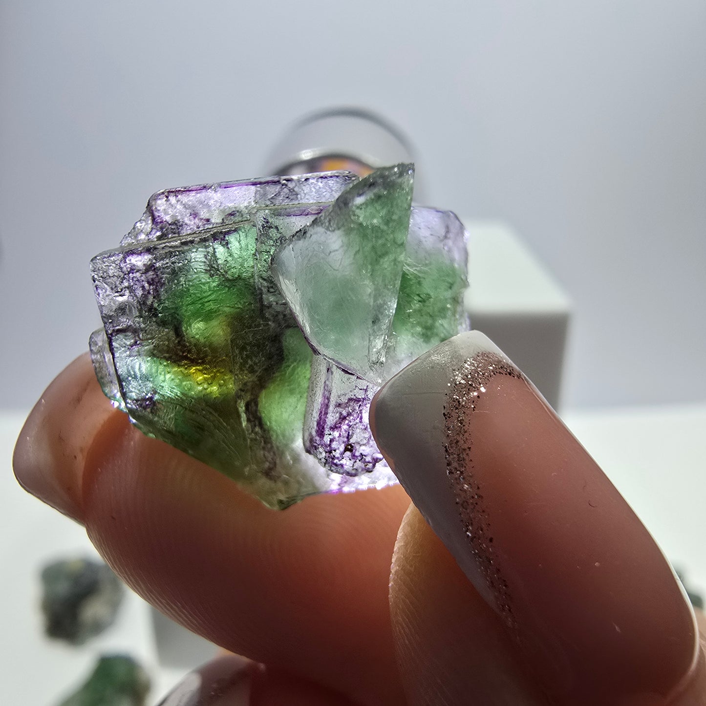 Lot de 16 marches en fluorite fantôme, hyalite, tourmaline Schörl, muscovite, Erongo, Namibie