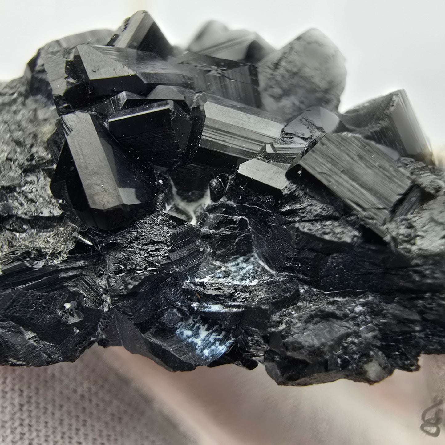 Symmetrische Schörl Turmalin, Rauchquarz Stufe Erongo, Namibia 44*41*26mm