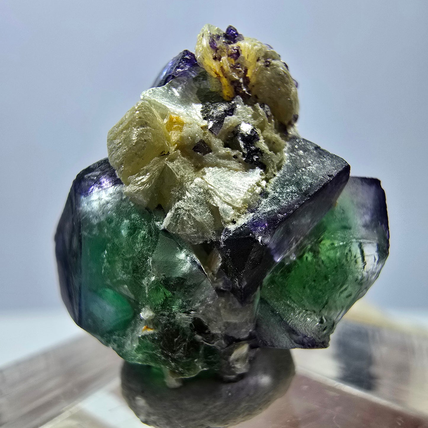 Cube de fluorite fantôme, zonal, spécimen de muscovite, Erongo, Namibie, 21 x 20 x 17 mm