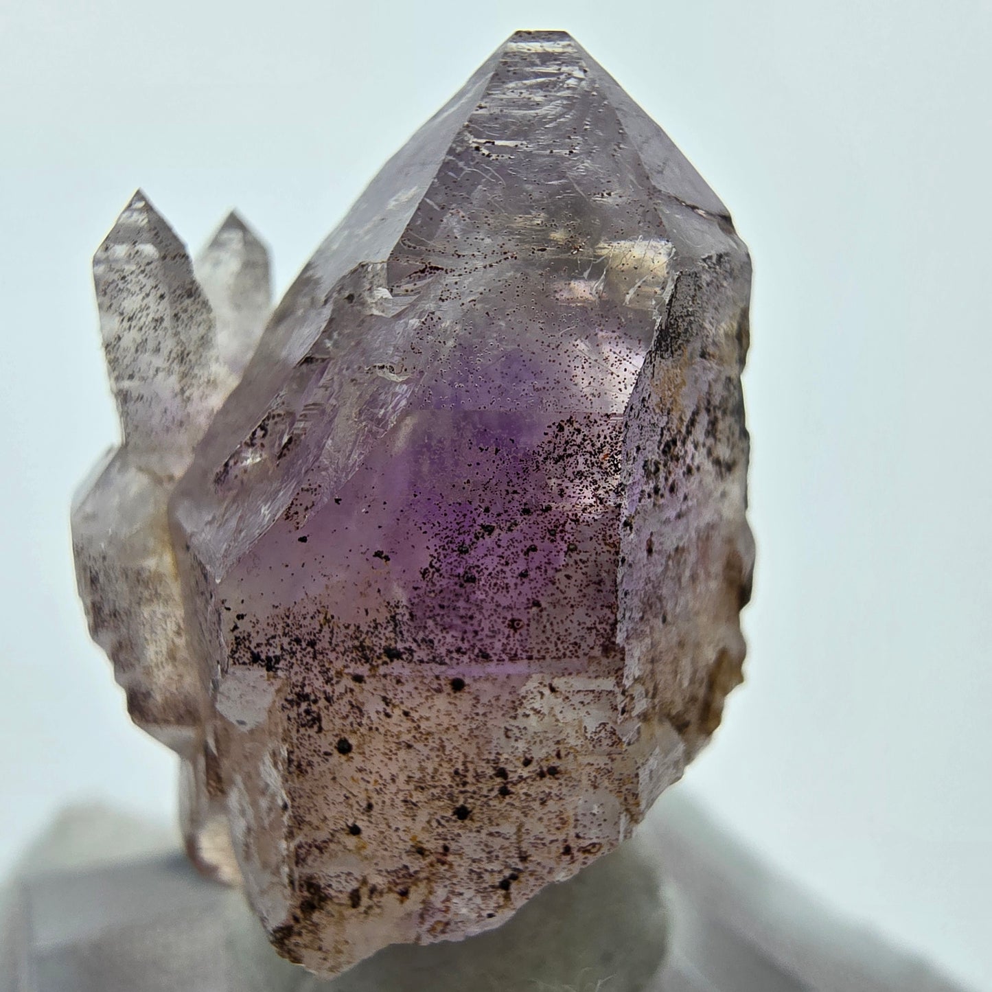 Amas de sceptres d'améthyste fantôme transparent violet brun Goboboseb, Namibie 36*27*20mm