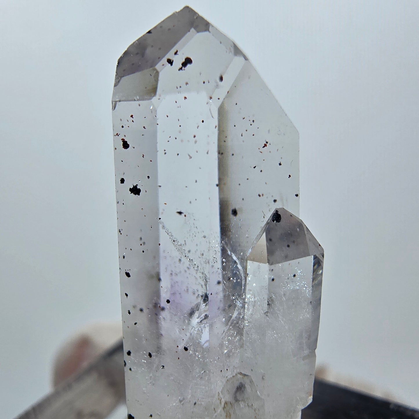 Quartz hématite transparent Point Streep Mine, Goboboseb, Namibie 27 x 11 x 8 mm