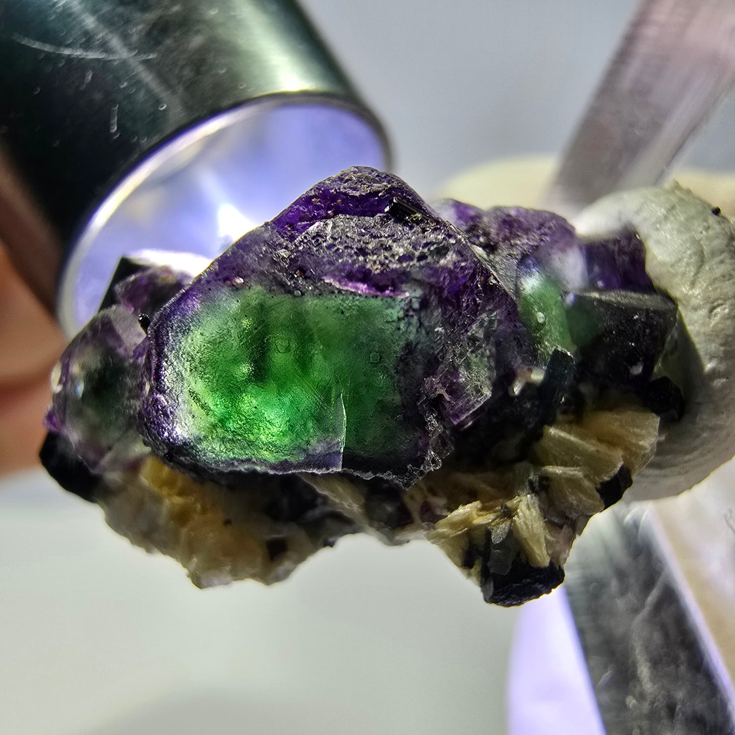 Cube de fluorite fantôme, zonal, muscovite, spécimen de tourmaline Schorl, Erongo, Namibie, 26 x 17 x 12 mm