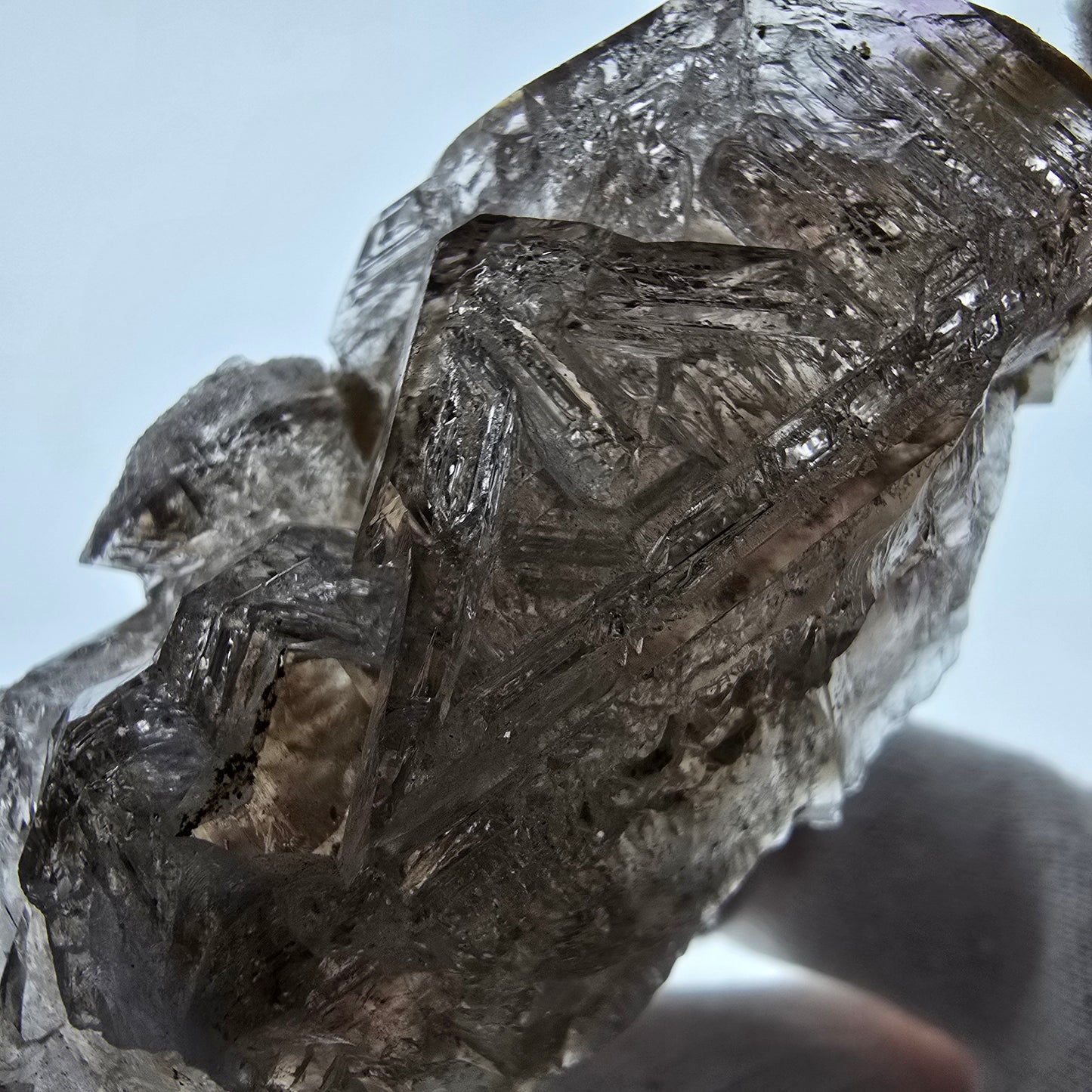 Sceptre fantôme squelette en quartz fumé DT, poche Saint-Valentin en calcite UV, Namibie 82 x 38 x 26 mm