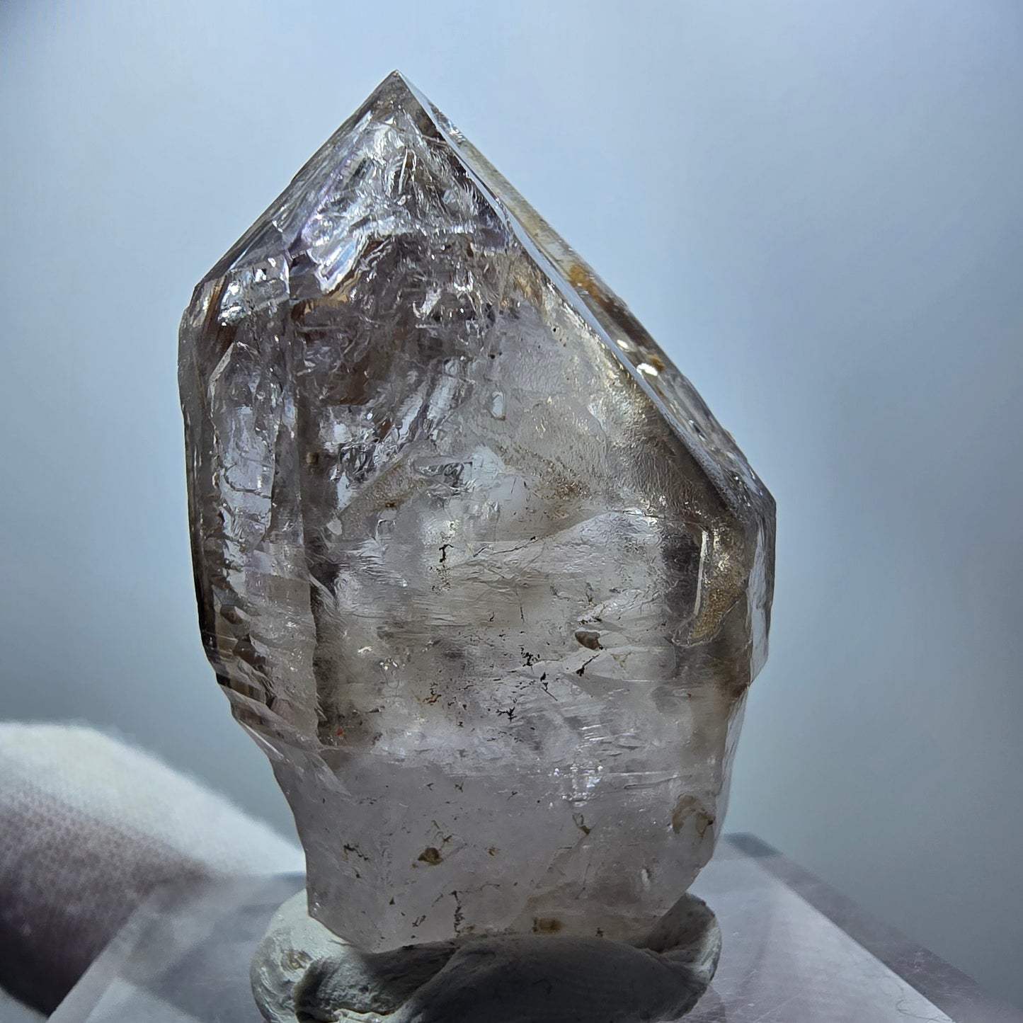 Quartz fumé fantôme transparent, pointe de sceptre, Goboboseb, Namibie, 48 x 32 x 22 mm