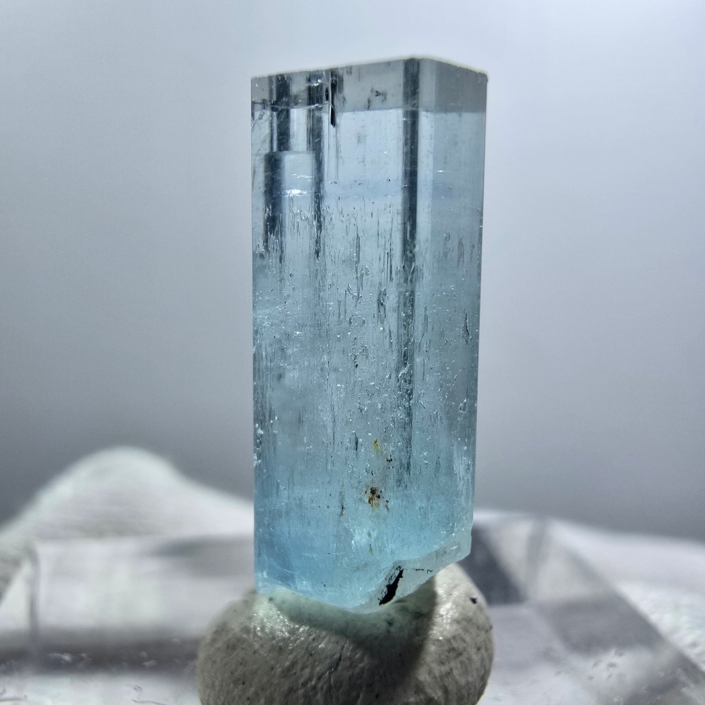 Cristal d'aigue-marine X clair rare Erongo, Namibie 21*11*7mm