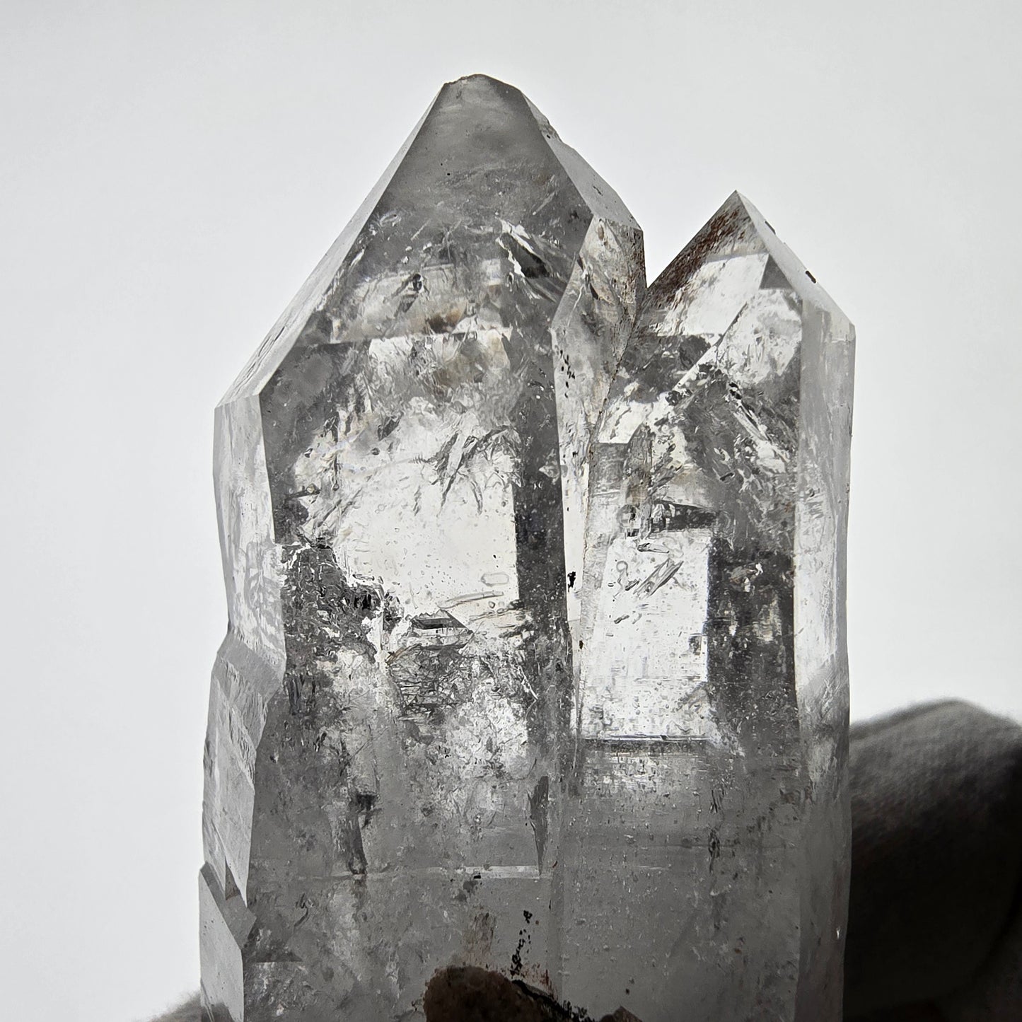 Quartz fumé squelette Enhydro DT, calcite UV, 2x Bubble Valentine Pocket, Namibie 105 x 38 x 32 mm