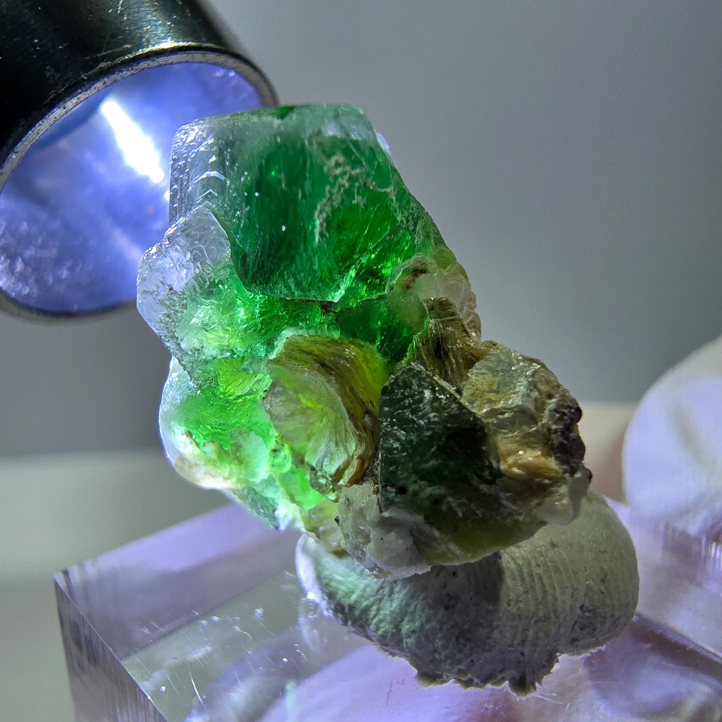 Cube de fluorite fantôme, zonal, muscovite, spécimen d'hyalite, Erongo, Namibie, 22 x 19 x 16 mm