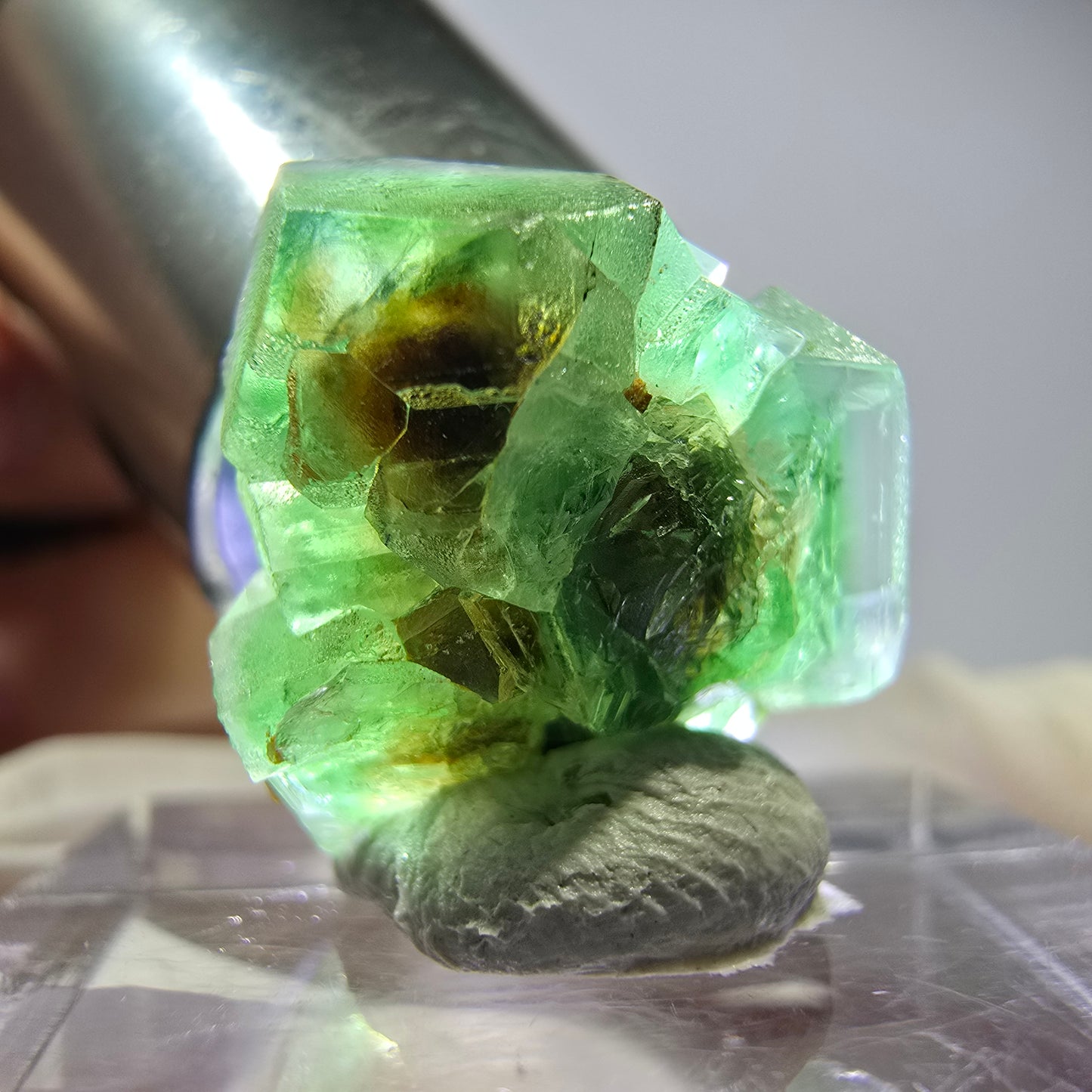 Cube hexagonal de fluorite fantôme, tourmaline Schorl d'Erongo, Namibie 17 x 16 x 13 mm