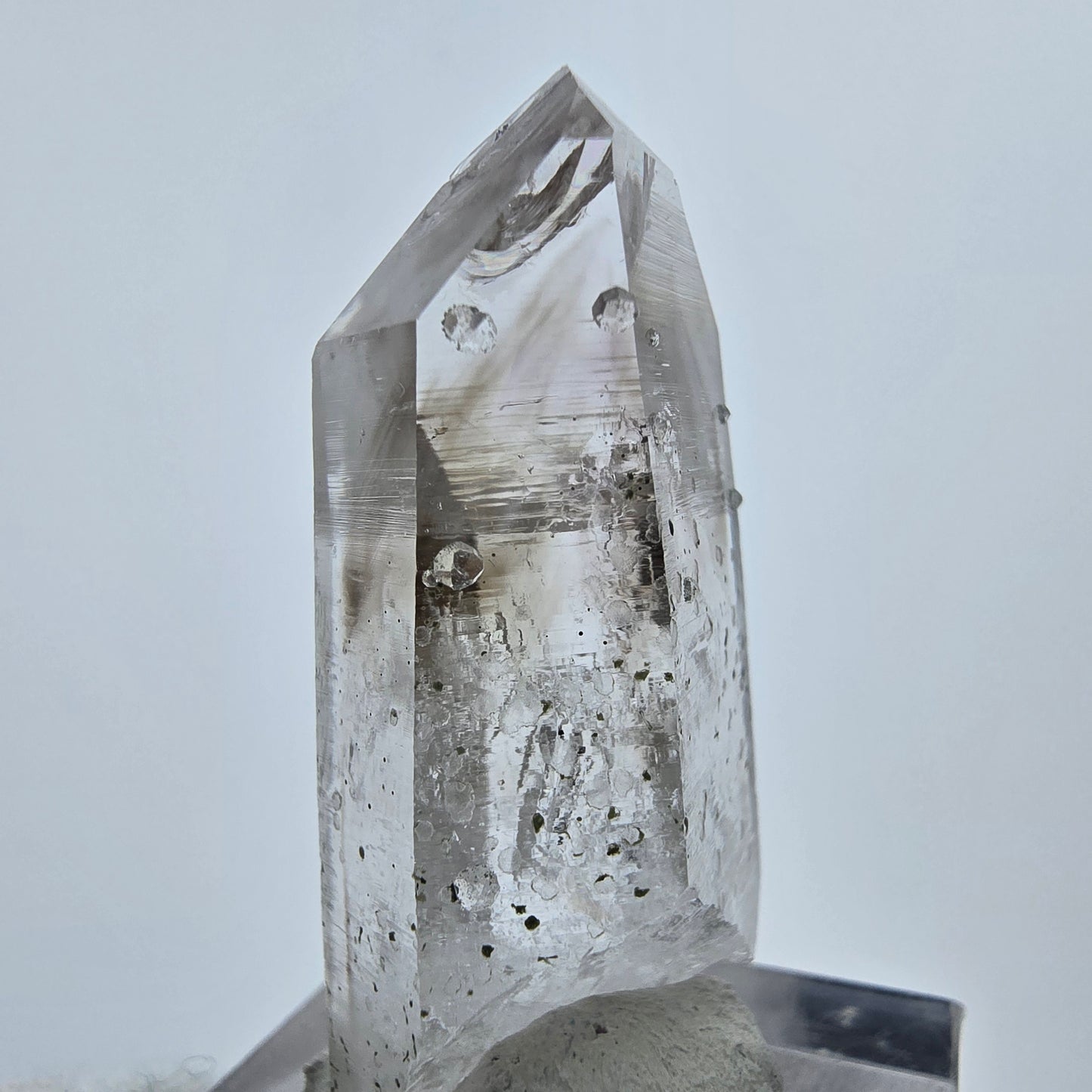 Enhydro Phantom Quarz, Analcim 2x Blase Streep Mine Goboboseb Namibia 40*20*13mm