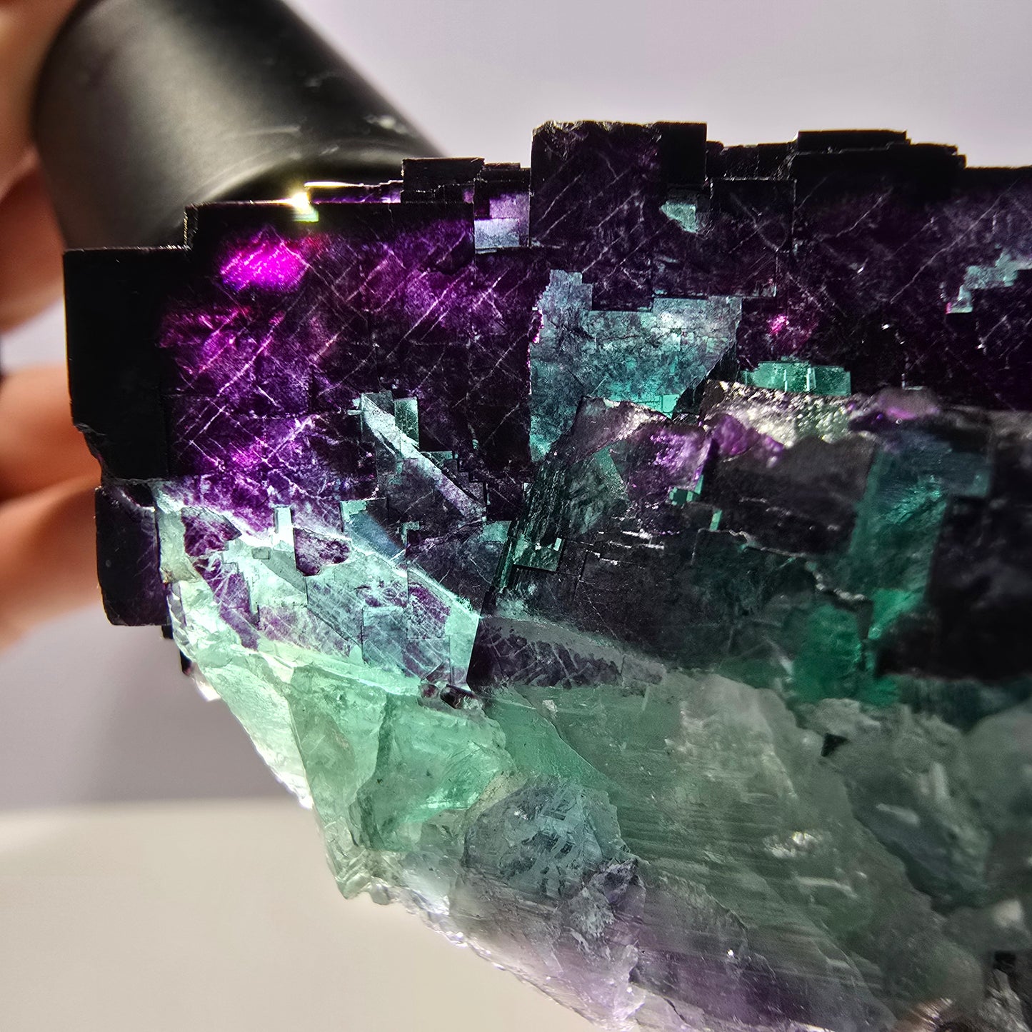 Spécimen de cube de fluorite fantôme vert violet zonal 11:11 Angel Pocket, Namibie 60*39*27mm
