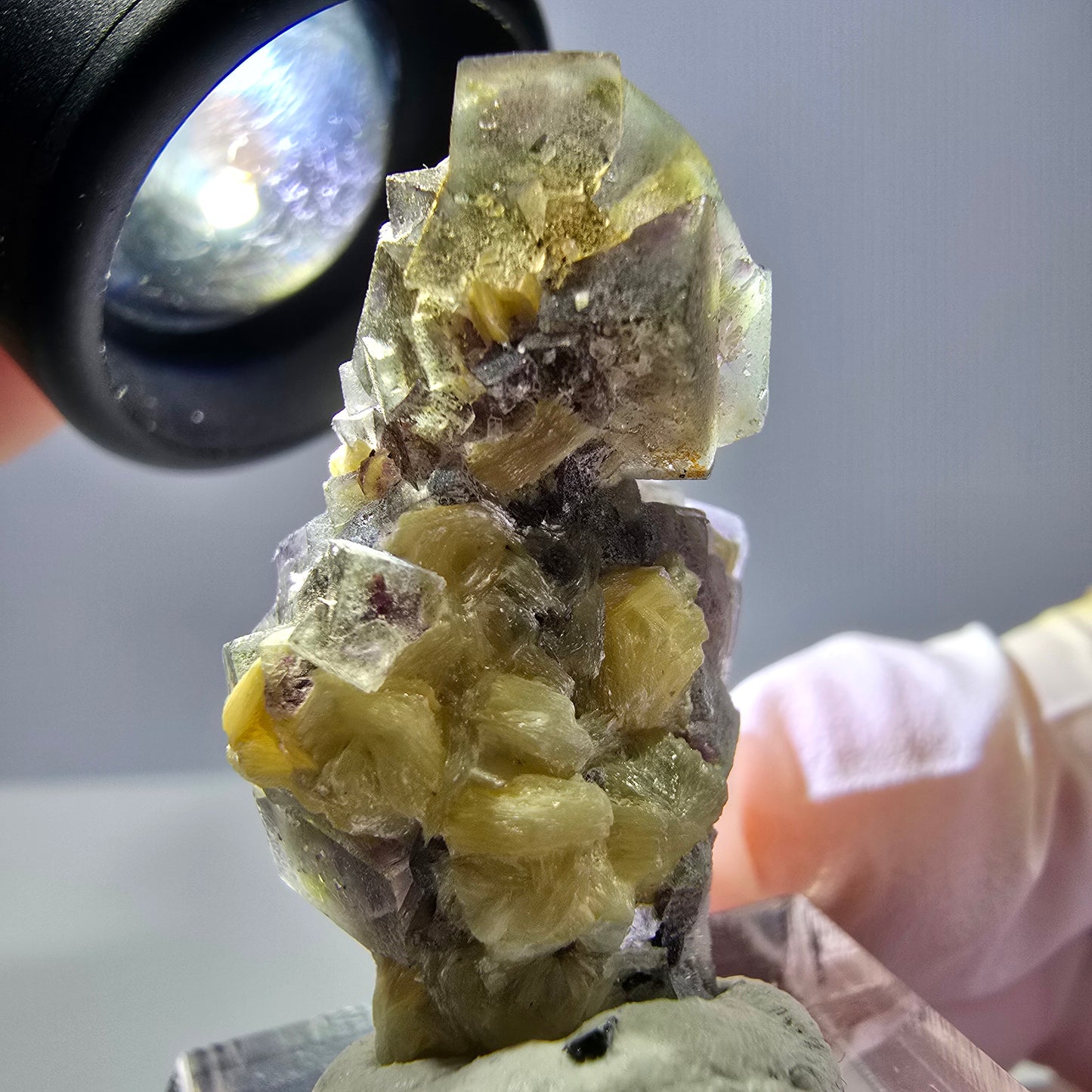 Cubes de fluorite fantôme colorés, spécimen de muscovite, Erongo, Namibie, 33 x 20 x 16 mm
