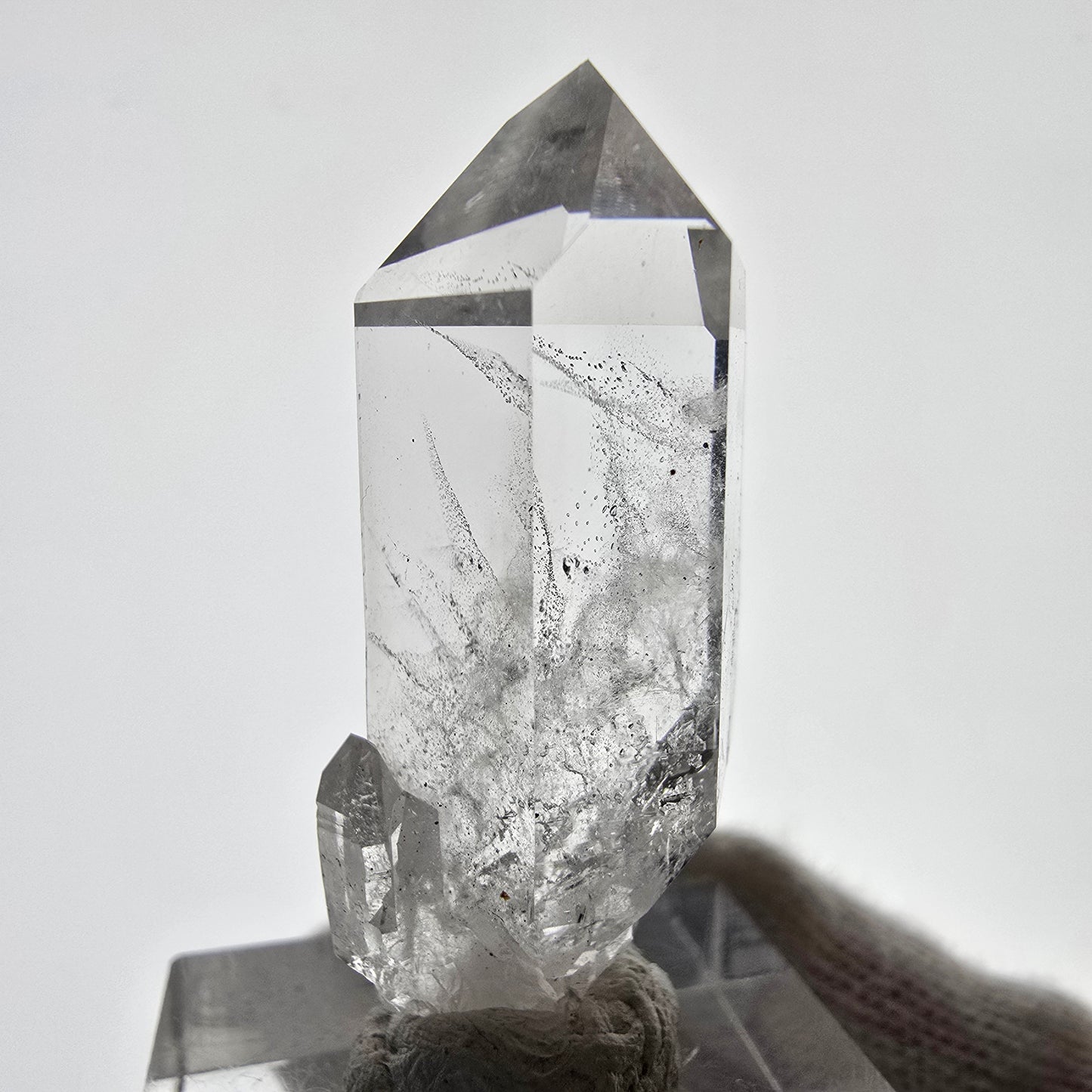Gobo de poche Sceptre Valentine en quartz fumé Phantom extrêmement transparent. Namibie 39 x 16 x 15 mm