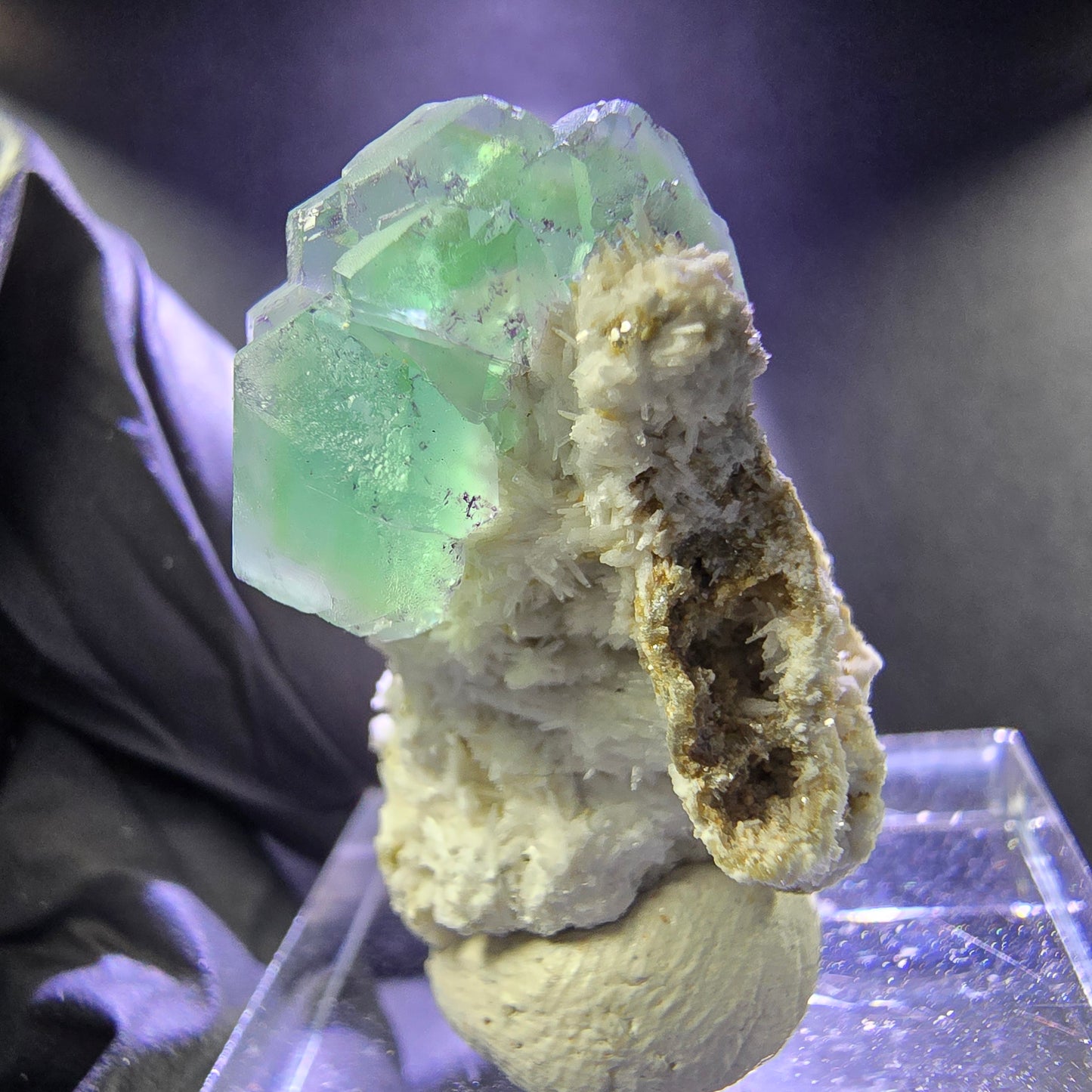 Klare Phantom Fluorit Oktaeder, Muskovit auf Orthoklas 25*18*14mm Erongo Namibia