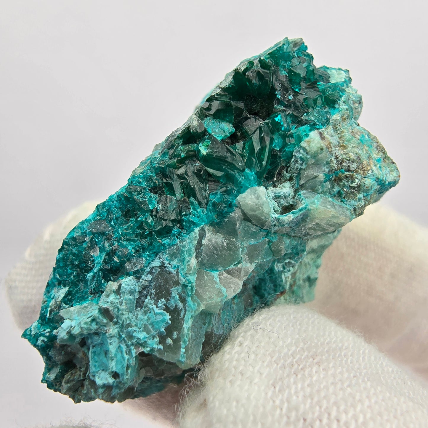 Dioptase rare sur le stade Marix Kaokoveld, Namibie 36*20*18mm Collection de minéraux