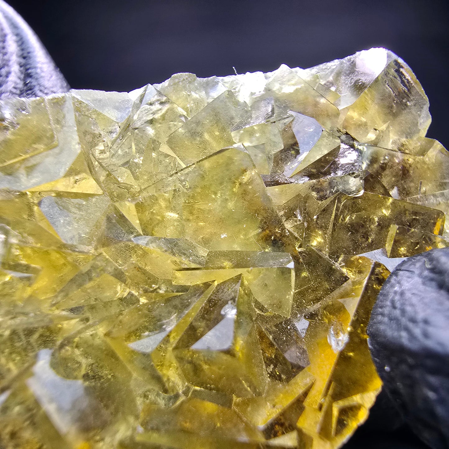 Klare Honey Pocket Phantom Fluorit Würfel Stufe gelb Okorusu Namibia 43*32*10mm