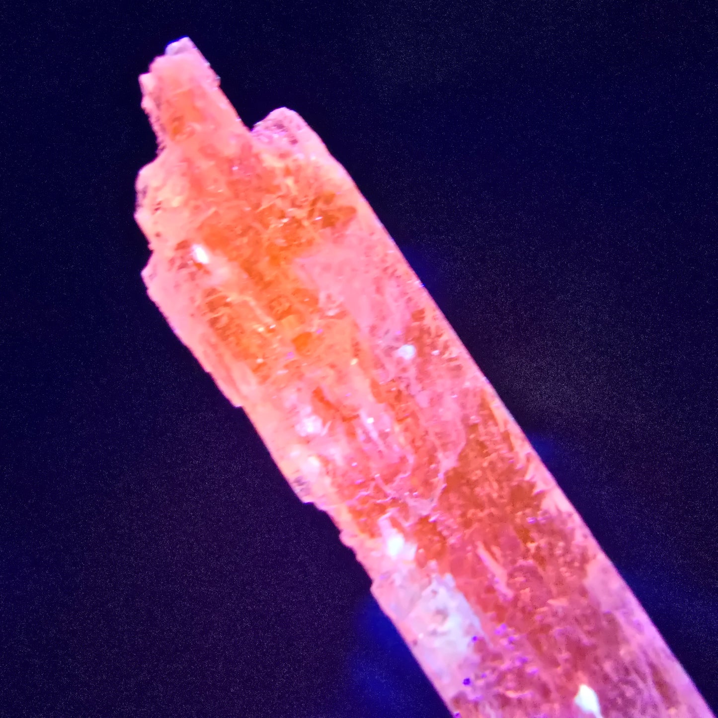 Seltener Kunzit X Spodumen Kristall weiß UV Mineral 55*7*3mm aus Brasilien