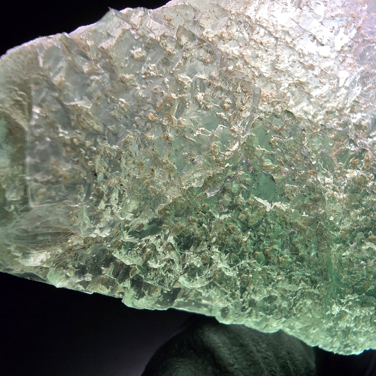 Étape de cube de fluorite très claire (UV), Omehane classée verte, Namibie 48*46*12mm
