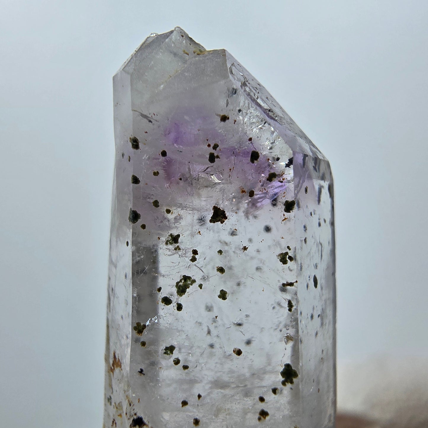 Améthyste fantôme avec hématite, mine Streep, Goboboseb, Namibie, 33 x 14 x 11 mm