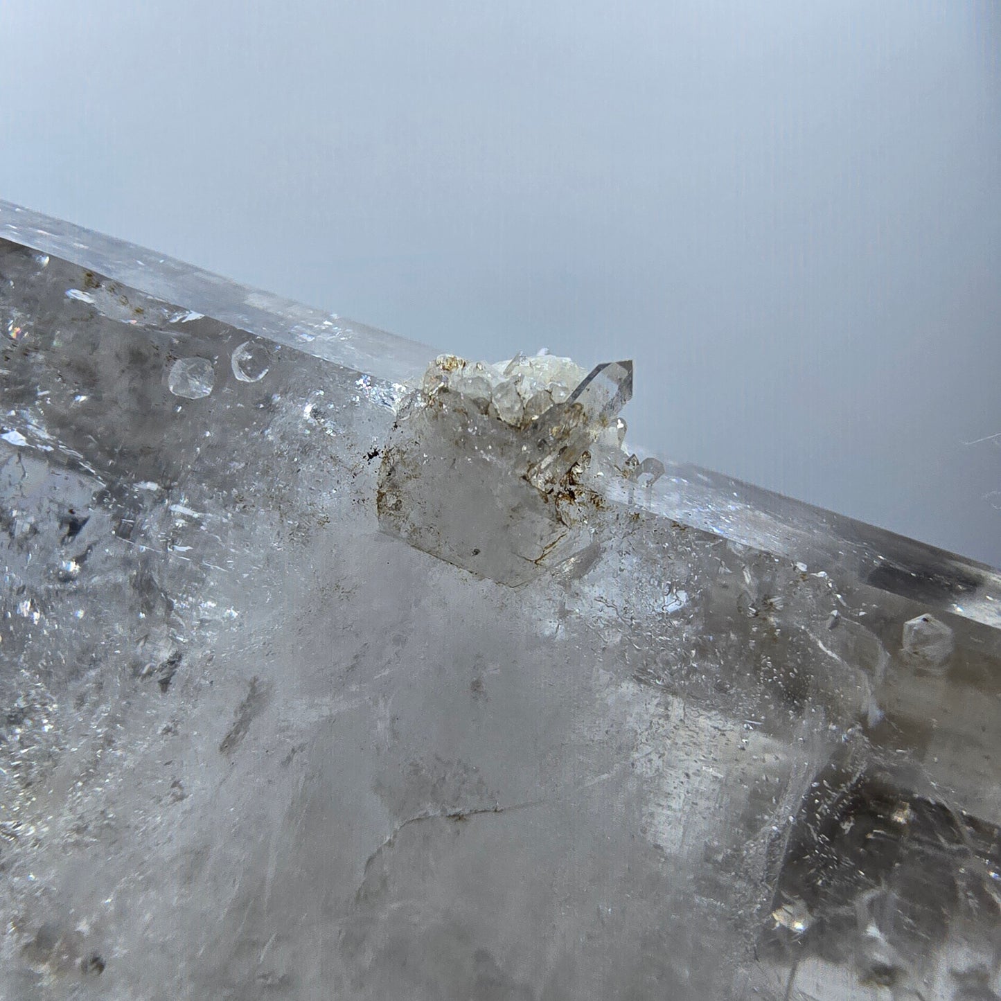 Sceptre DT en quartz fumé lémurien Enhydro, 1 gobob de poche Bubble Valentine. Namibie 89 x 33 x 21 mm