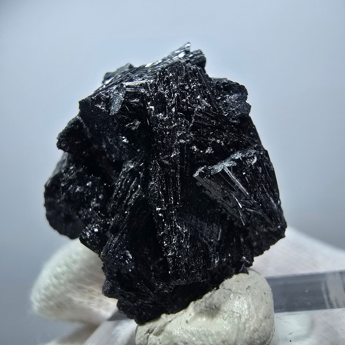 Magnifique spécimen de tourmaline Schorl et de quartz, Erongo, Namibie, 29 x 28 x 16 mm