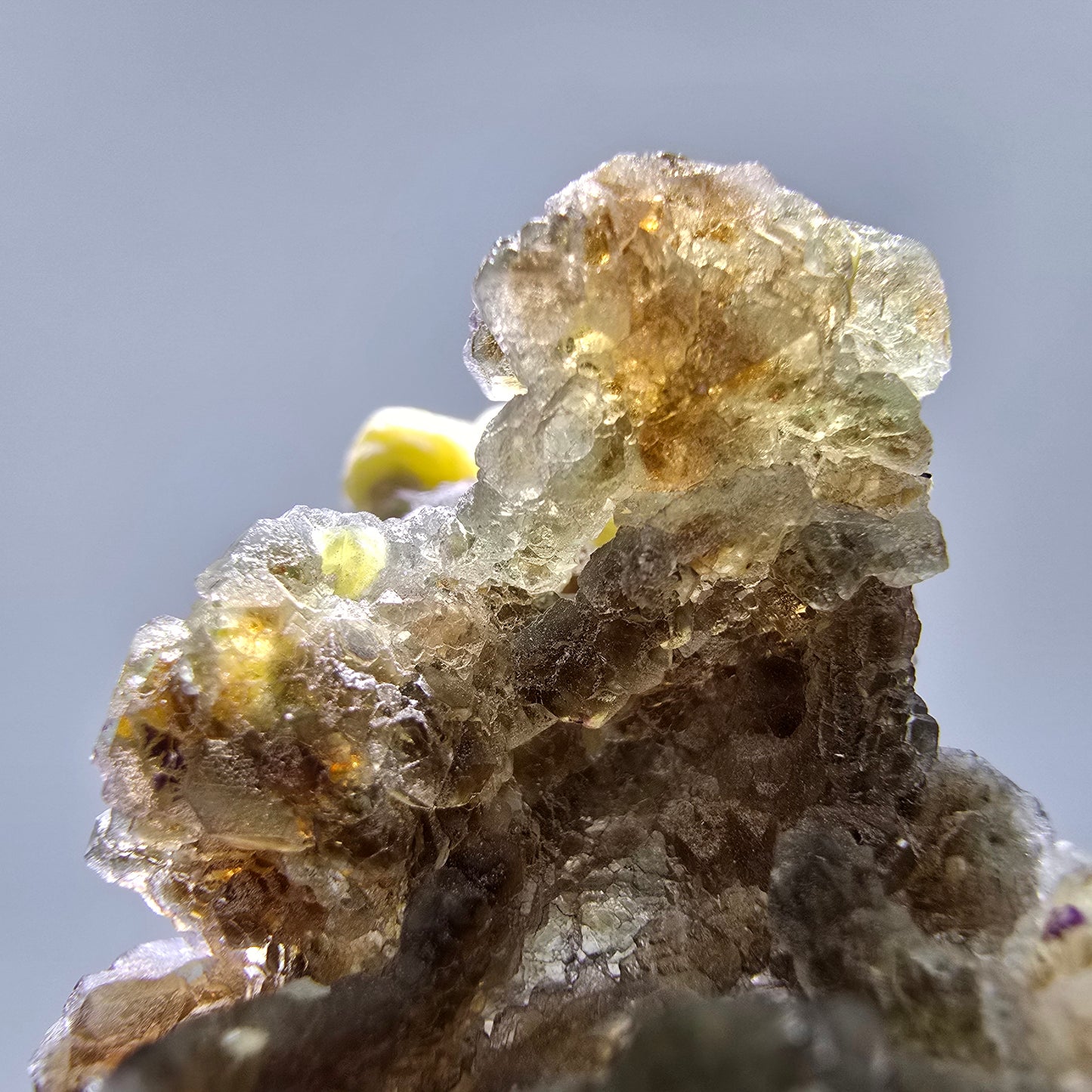 Phantom Fluorit Würfel, Hyalit, Muskovit Stufe Erongo, Namibia 44*28*27mm