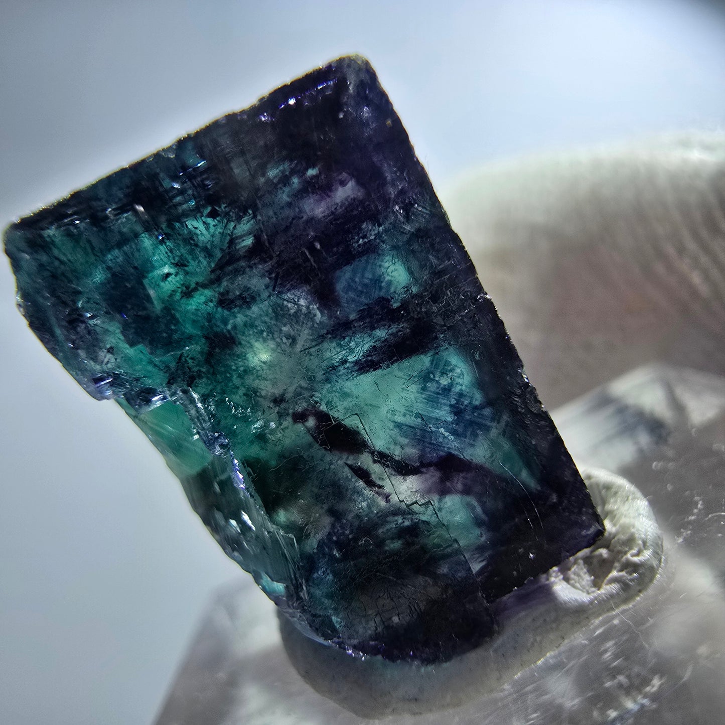 Spécimen rare de cube de fluorite fantôme, vert zonal et violet, Okorusu, Namibie, 23 x 18 x 14 mm