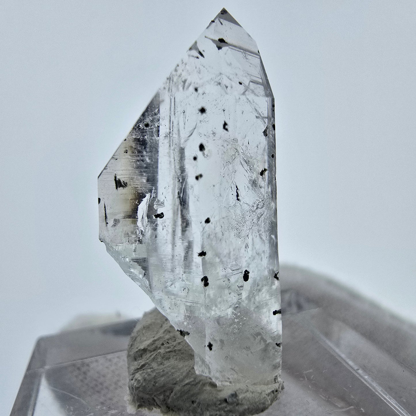 Cristal de quartz hématite fantôme transparent, Streep Mine, Goboboseb, Namibie, 28 x 12 x 11 mm