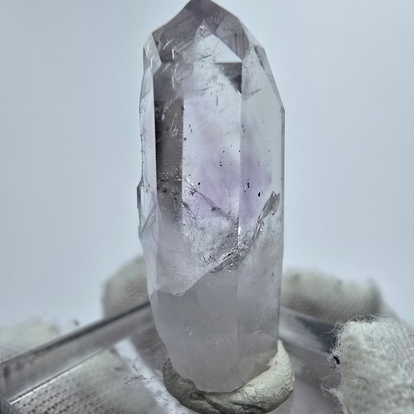Phantom Amethyst Kristall mit Hämatit Streep Mine Goboboseb Namibia 30*12*9mm