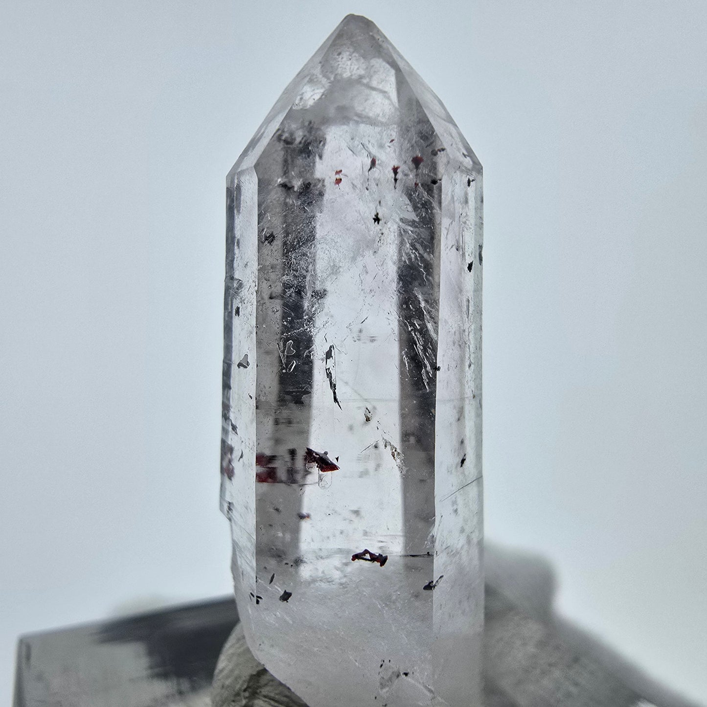 Cristal de quartz fantôme Harlequin, Streep Mine, Goboboseb, Namibie, 32 x 10 x 11 mm