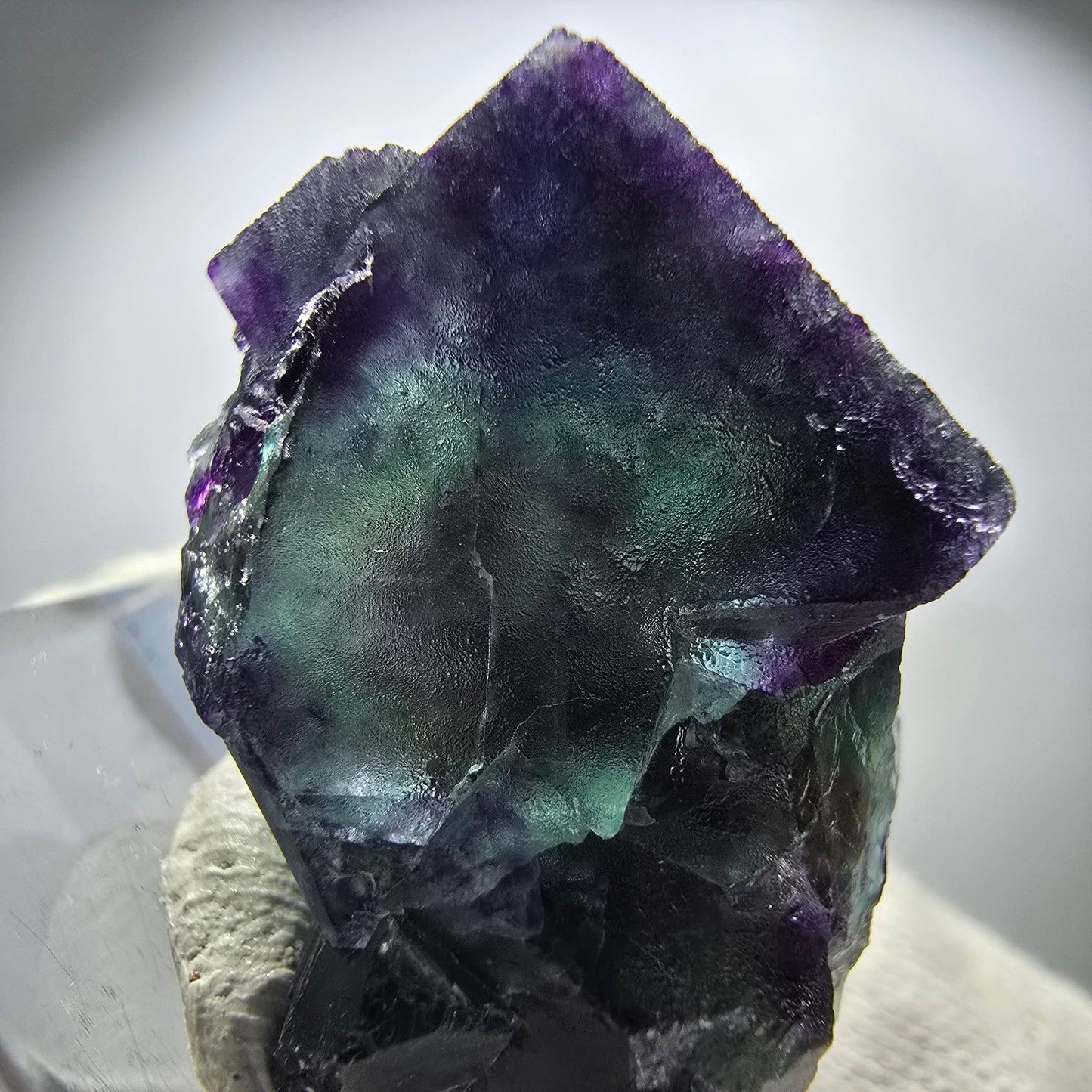 Spécimen rare de cube de fluorite fantôme, vert zonal et violet, Okorusu, Namibie, 38 x 30 x 24 mm