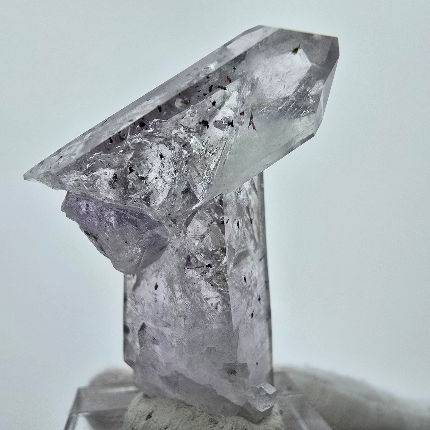 Harlekin Phantom Amethyst mit Analcim Streep Mine Goboboseb Namibia 41*30*17mm