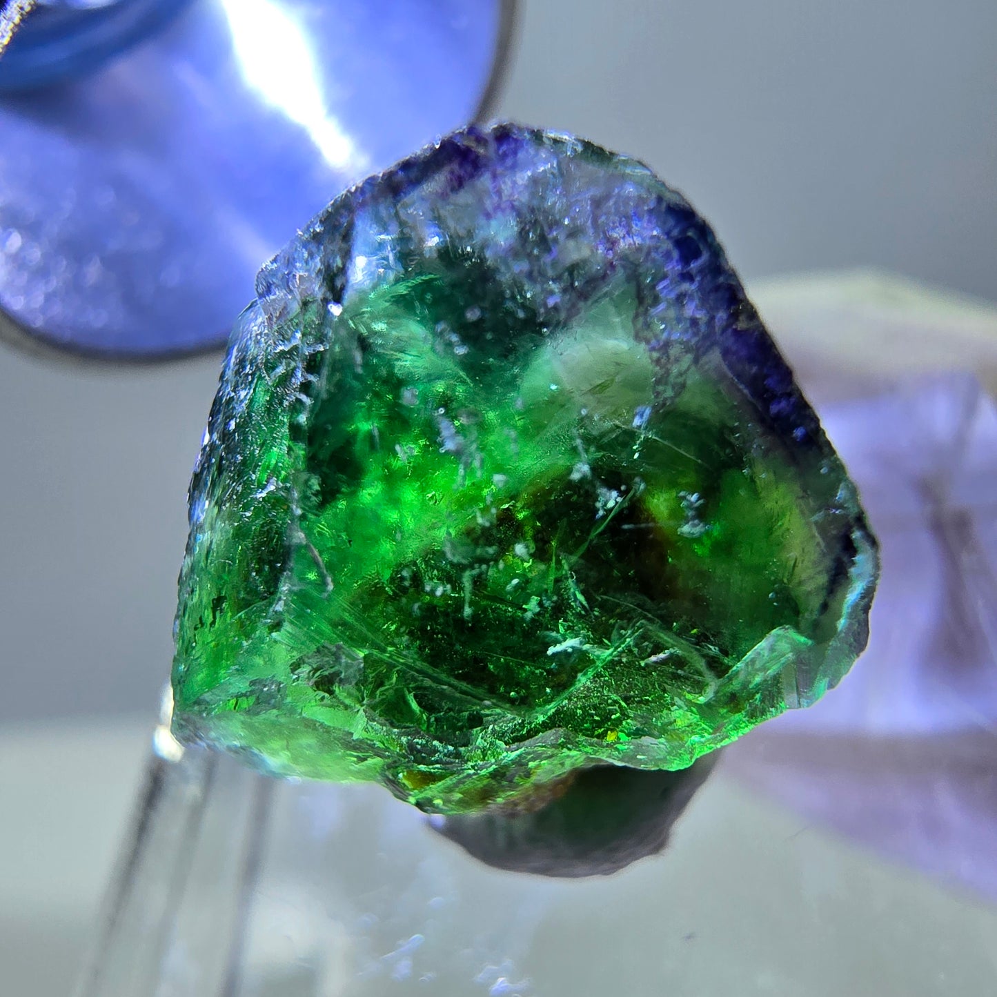 Cube de fluorite fantôme, zonal, spécimen de muscovite, Erongo, Namibie, 16 x 15 x 10 mm