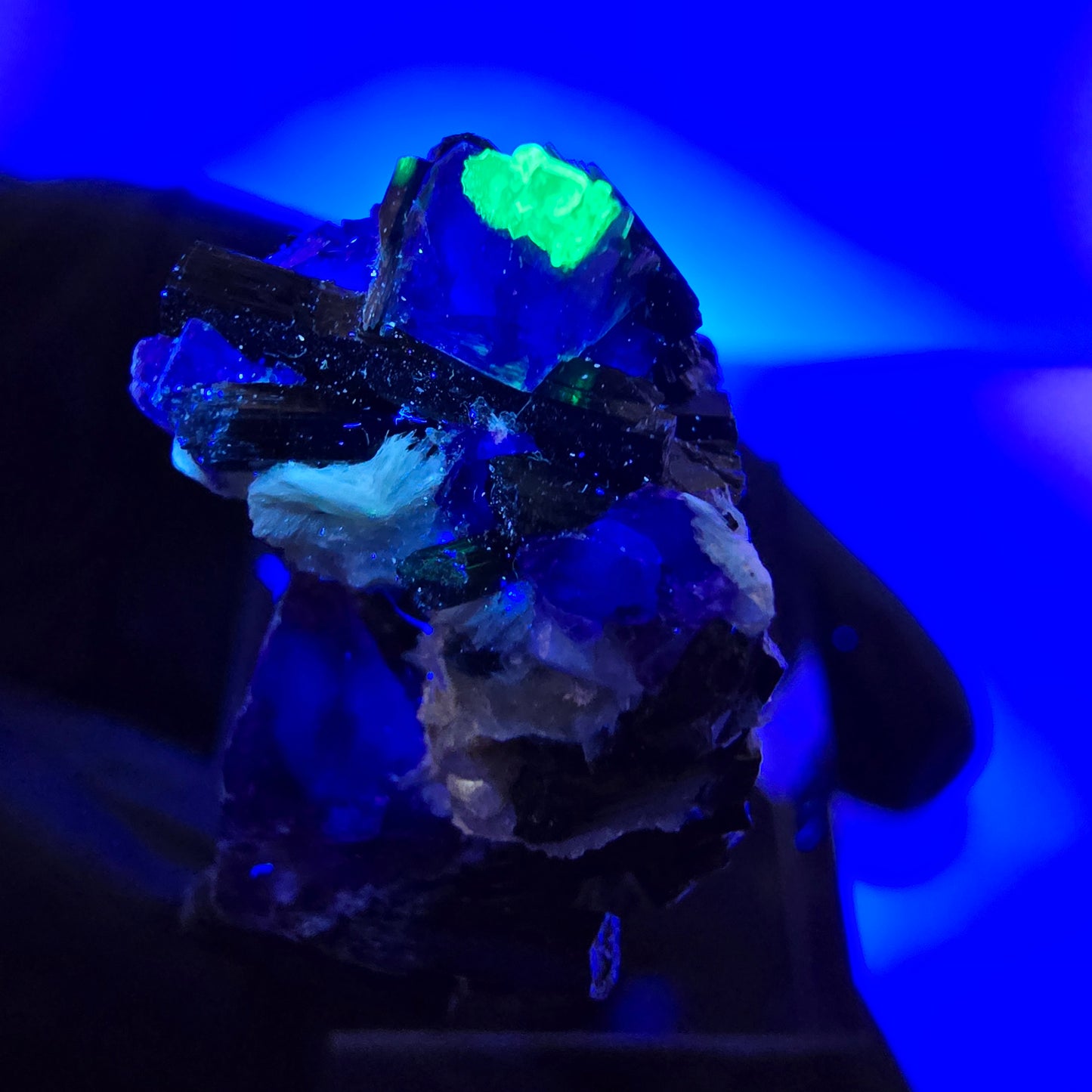 Cubes de fluorite fantôme colorés, tourmaline scholle muscovite hyalite, Erongo, Namibie, 36 x 24 x 15 mm