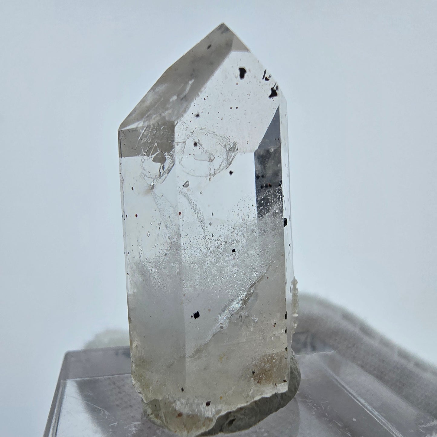 Cristal de quartz hématite fantôme transparent, Streep Mine, Goboboseb, Namibie, 39 x 14 x 13 mm