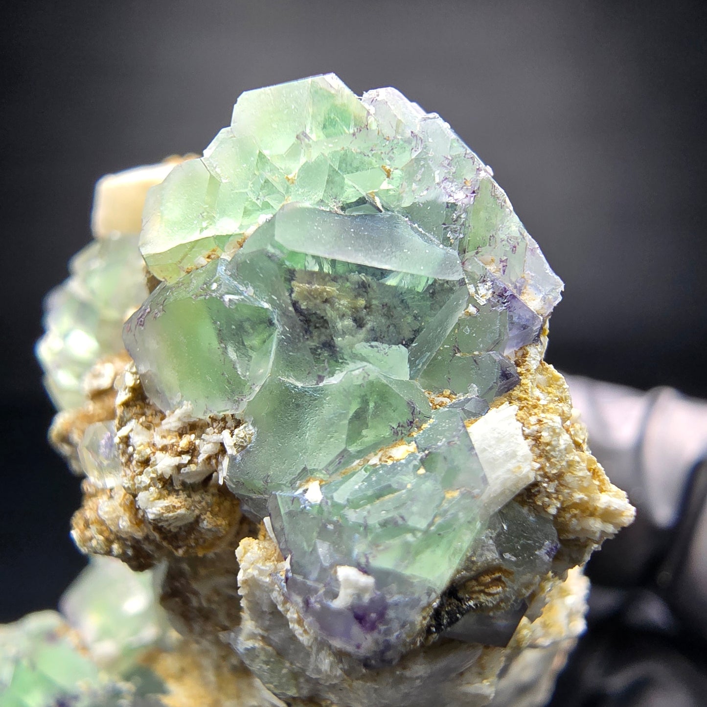 Klare zonare Fluorit Würfel Orthoklas Hyalit Stufe Erongo Namibia 88*45*50mm