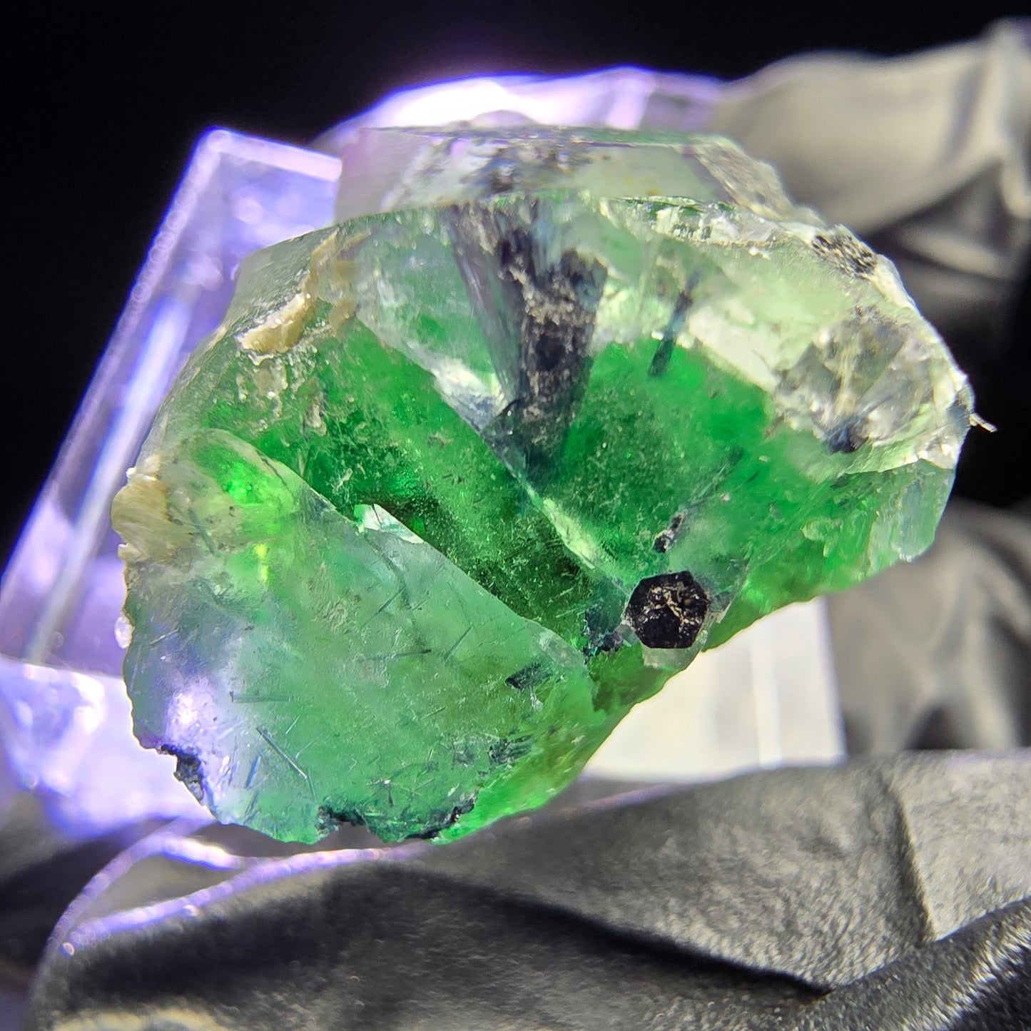 Seltene Phantom Fluorit Würfel, Schörl Stufe 34*19*14mm aus Erongo, Namibia