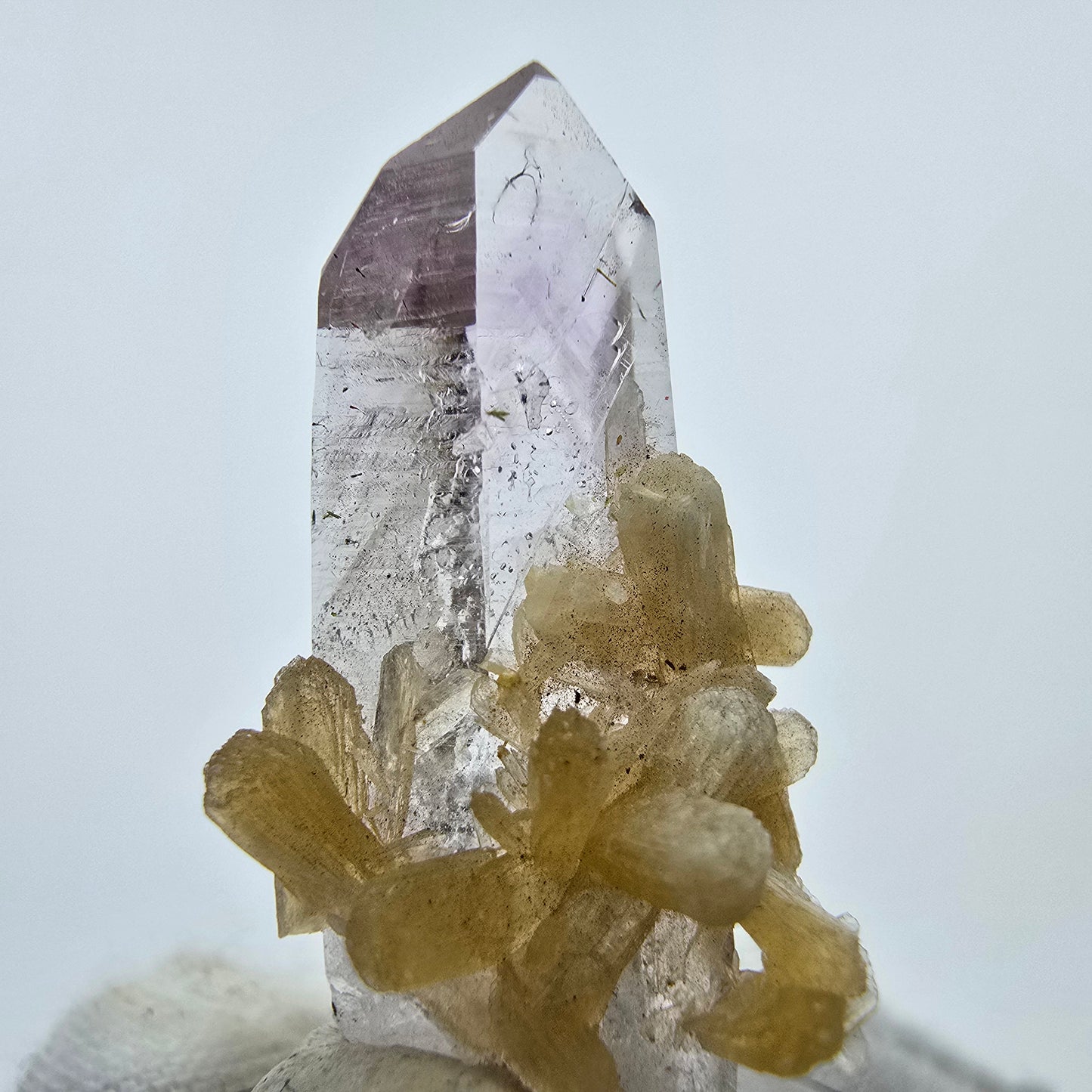 Enhydro Phantom Amethyst Kristall mit Stilbit Goboboseb, Namibia 32*17*14mm